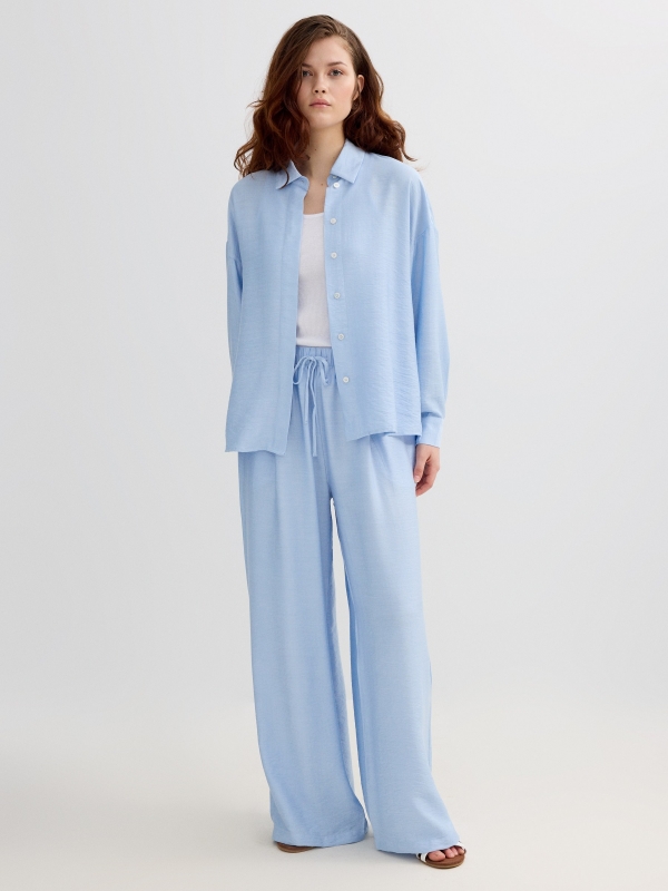 Basic fluid shirt light blue front view