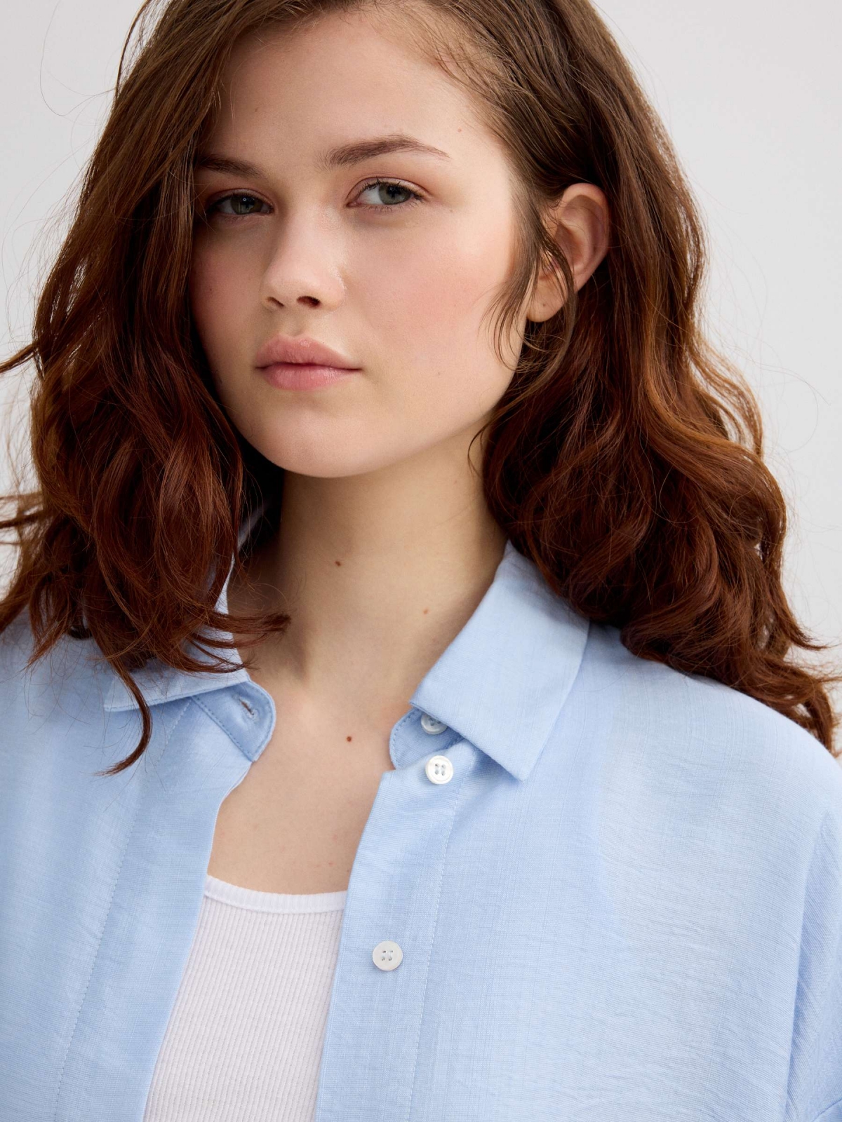 Basic fluid shirt light blue detail view