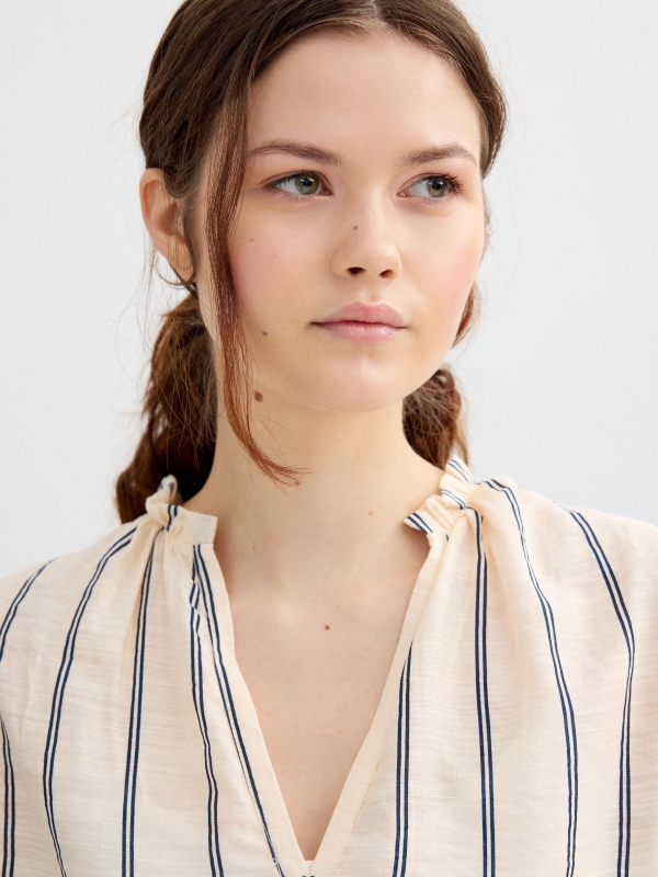Striped blouse with ruffles raw detail view