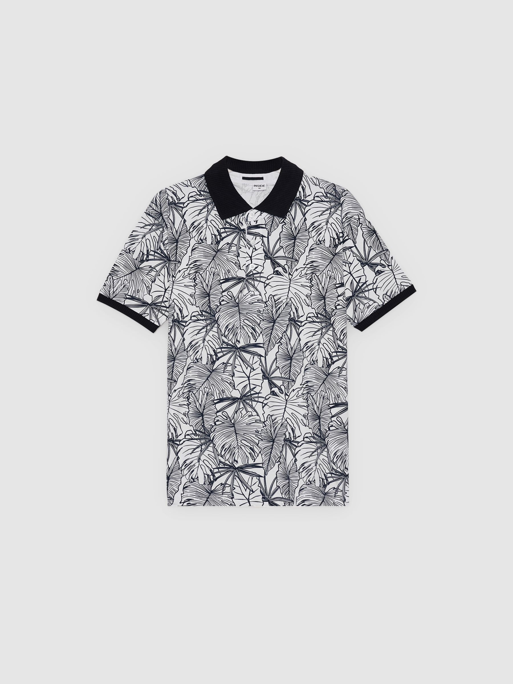 Polo tropical de manga curta branco vista meia frontal