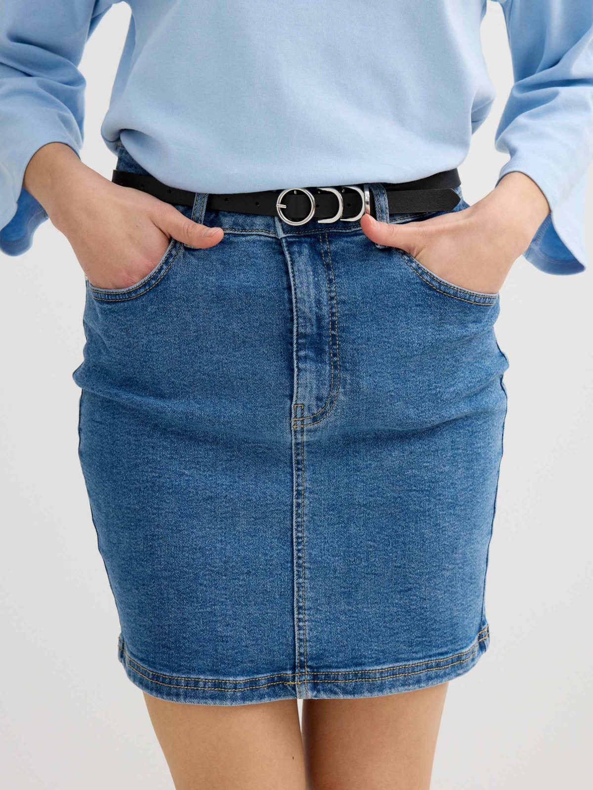 Minifalda vaquera ajustada azul vista detalle