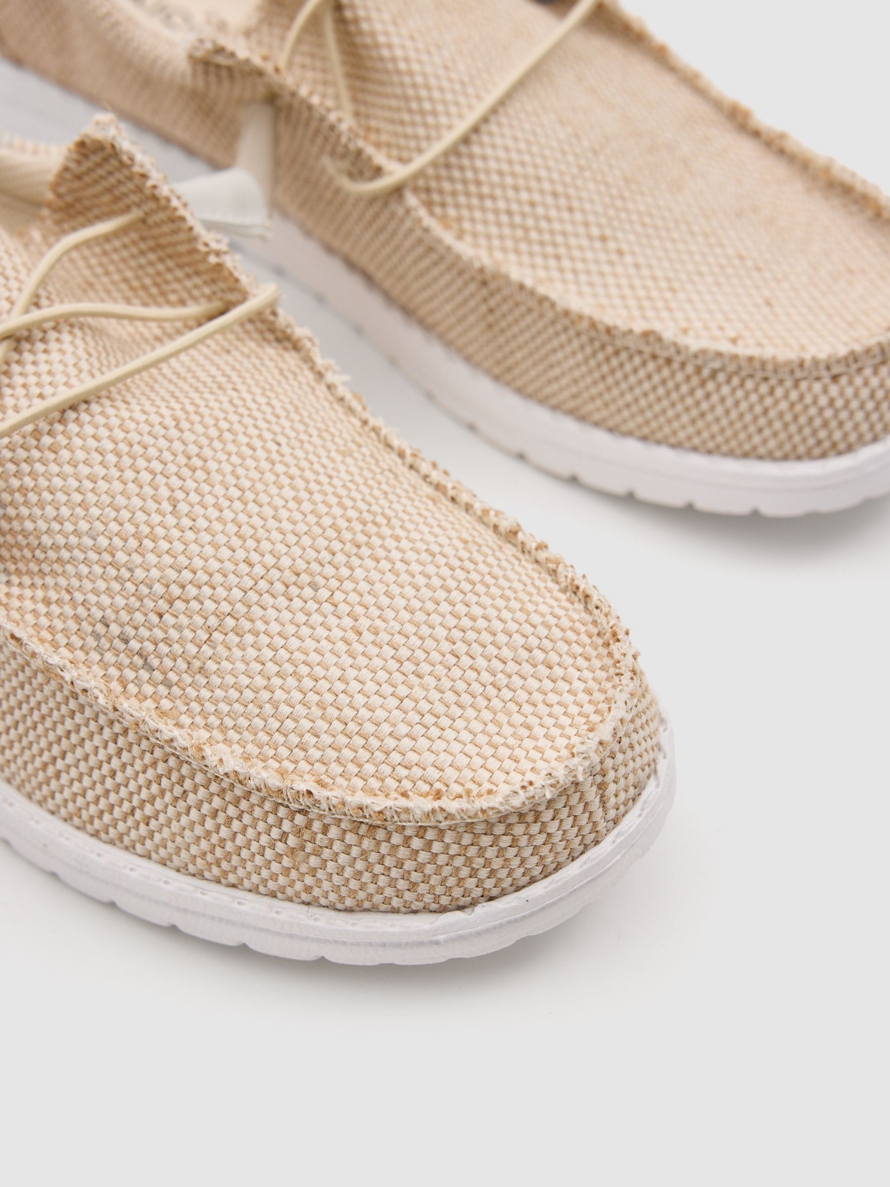 Deportiva lona beige arena