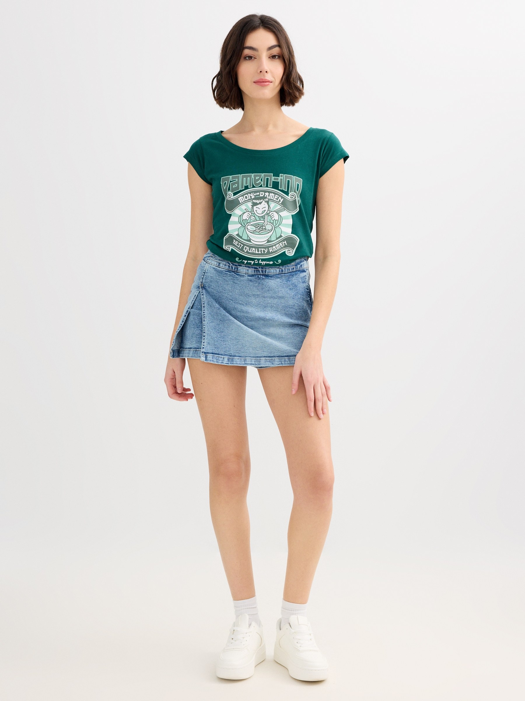 Camiseta ramen algodón verde oscuro vista media frontal