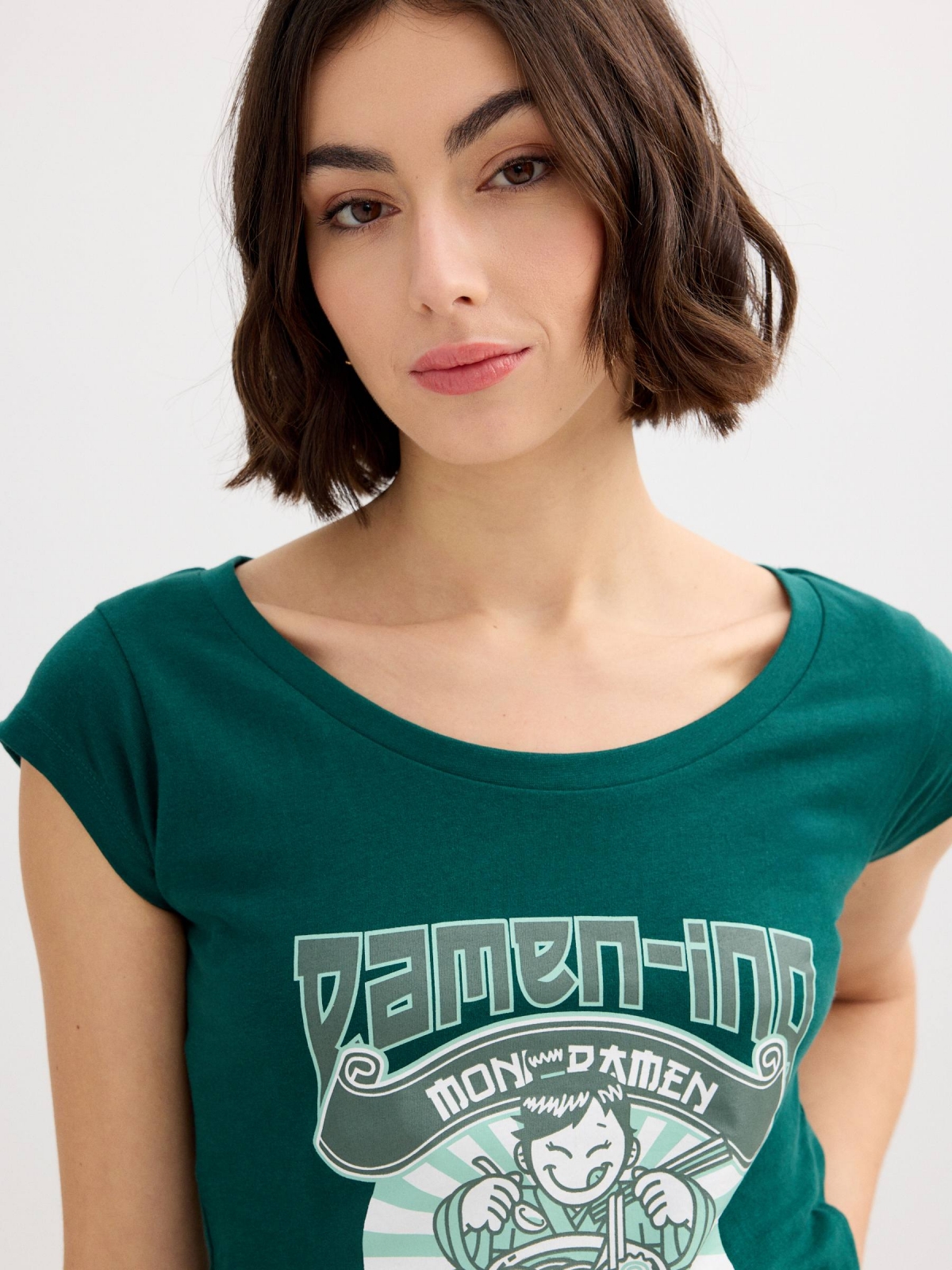 Cotton ramen t-shirt dark green detail view