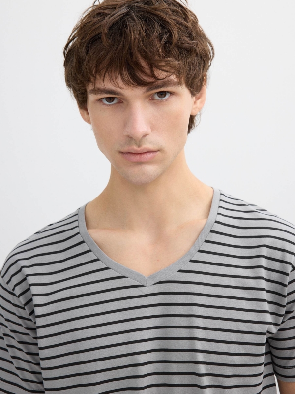 Striped cotton pajama grey detail view