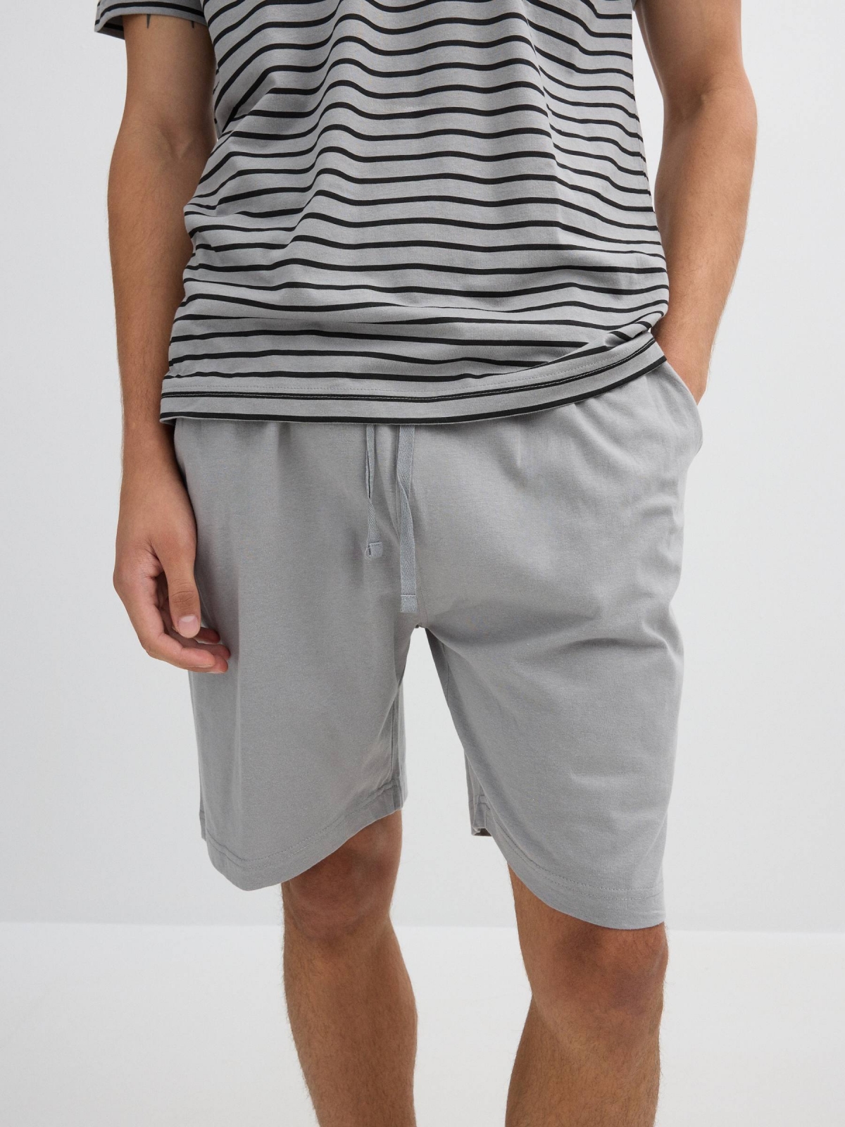 Striped cotton pajama grey detail view