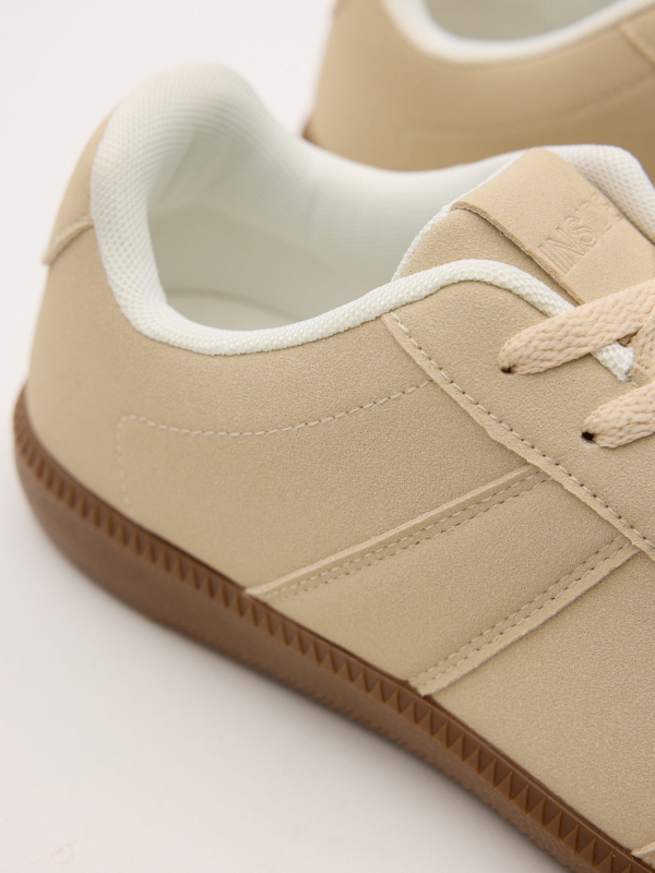 Deportivas polipiel suela goma beige vista detalle