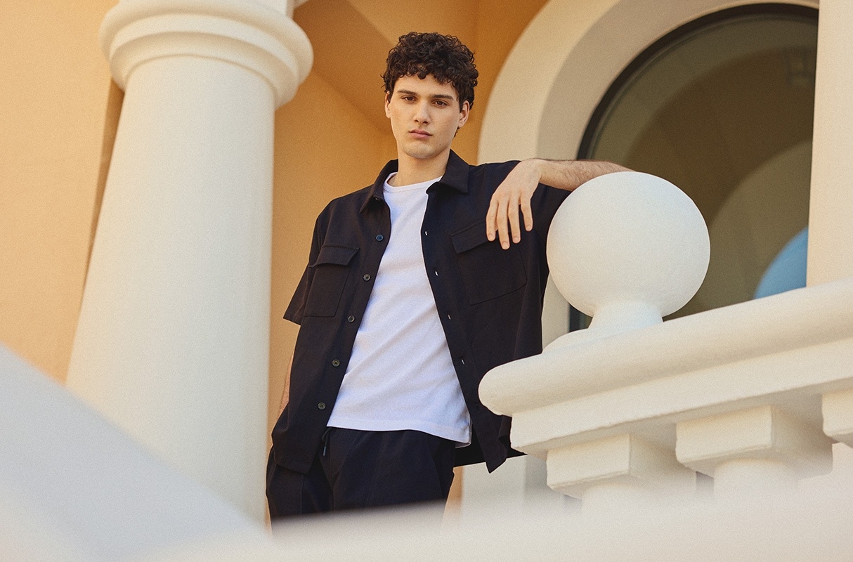 Classic cotton shirt black middle front view