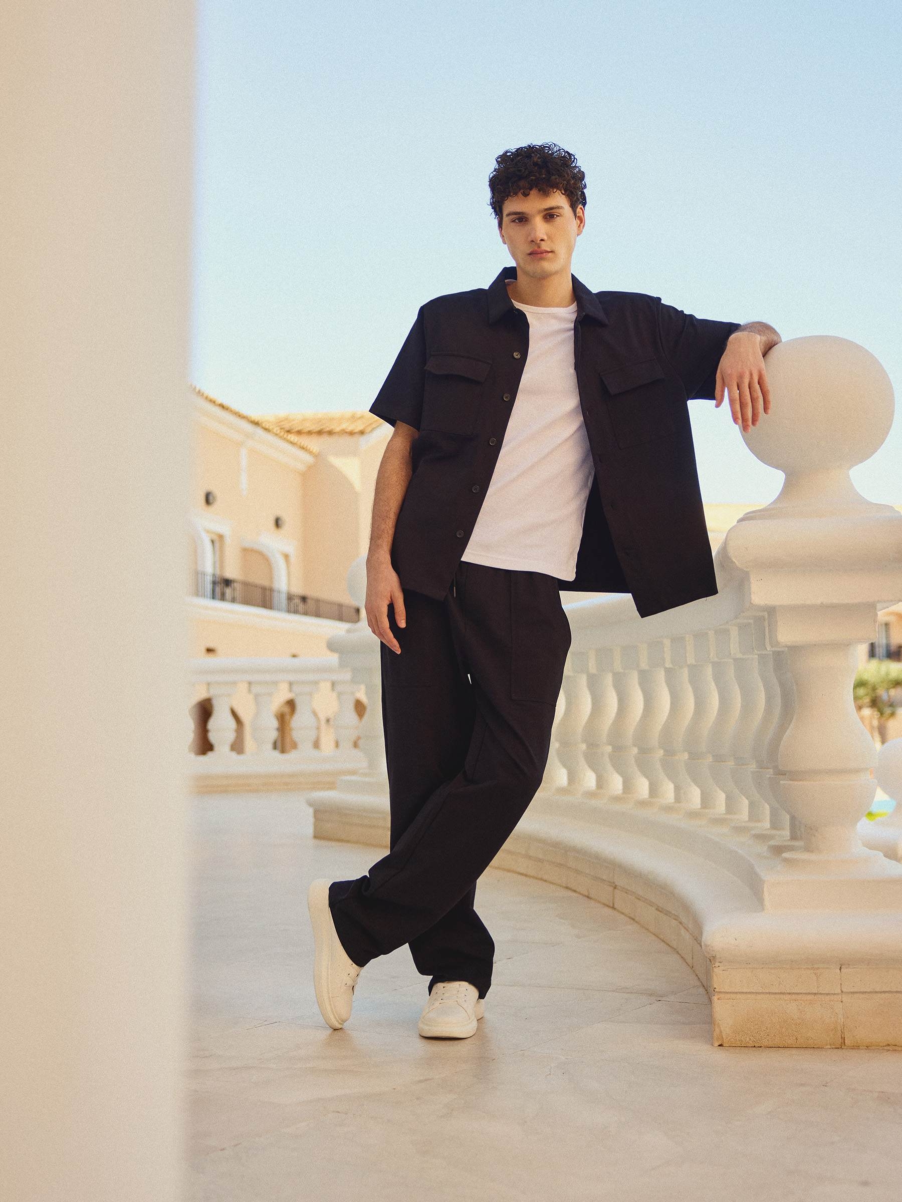 Jogger felpa bolsillos negro vista general frontal