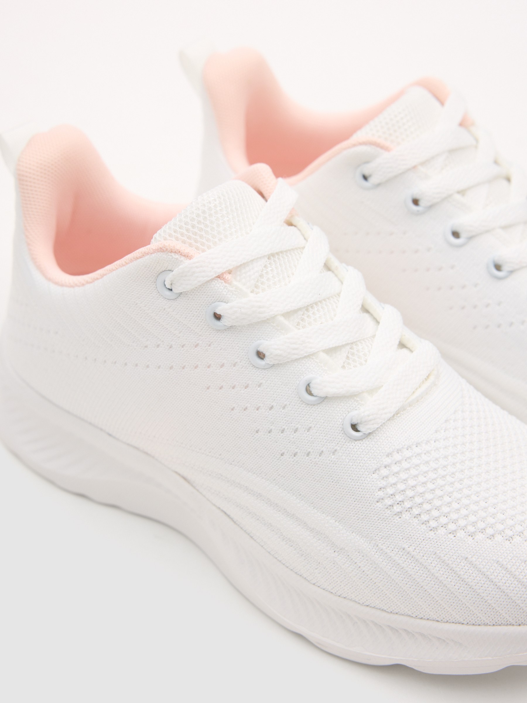 Faux leather sports with zipper white 45º front view