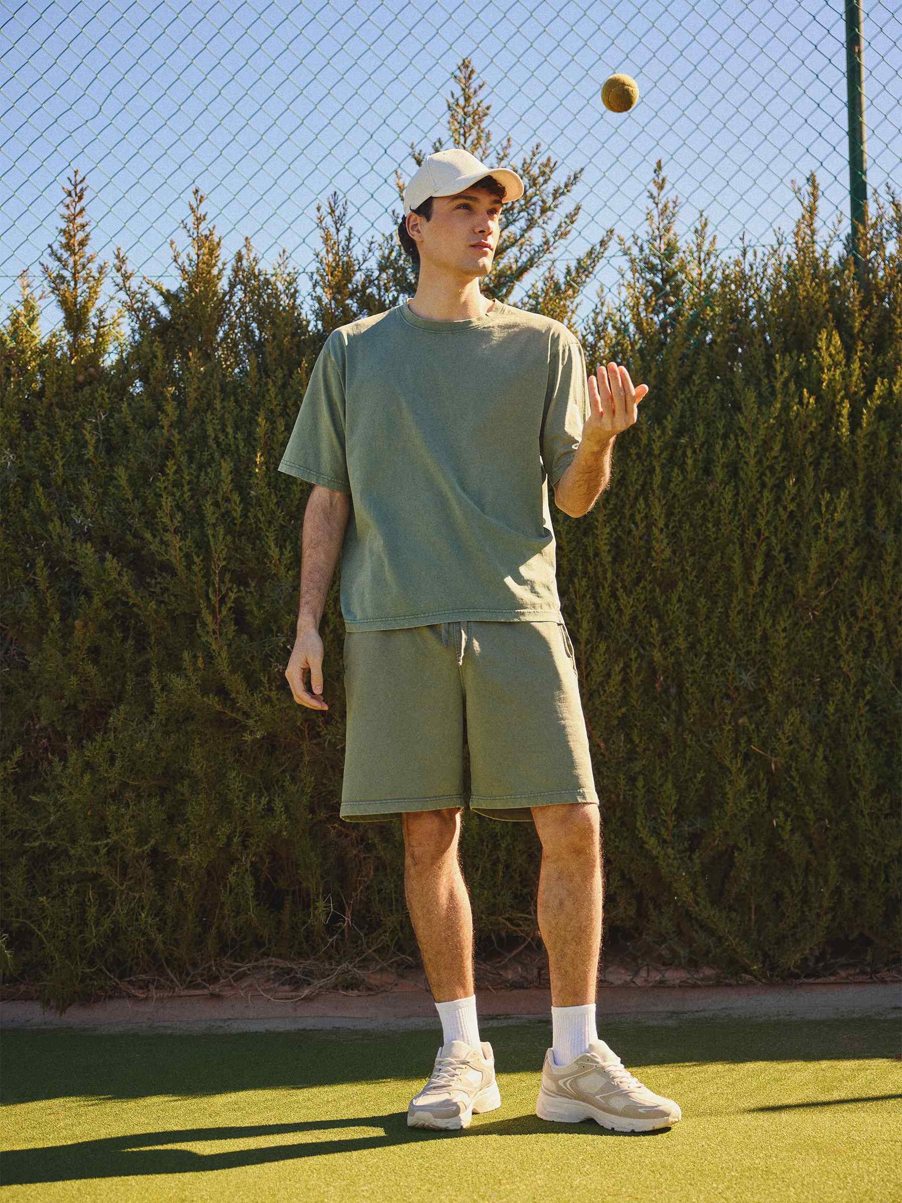 Sports fleece Bermuda with drawstrings green middle front view