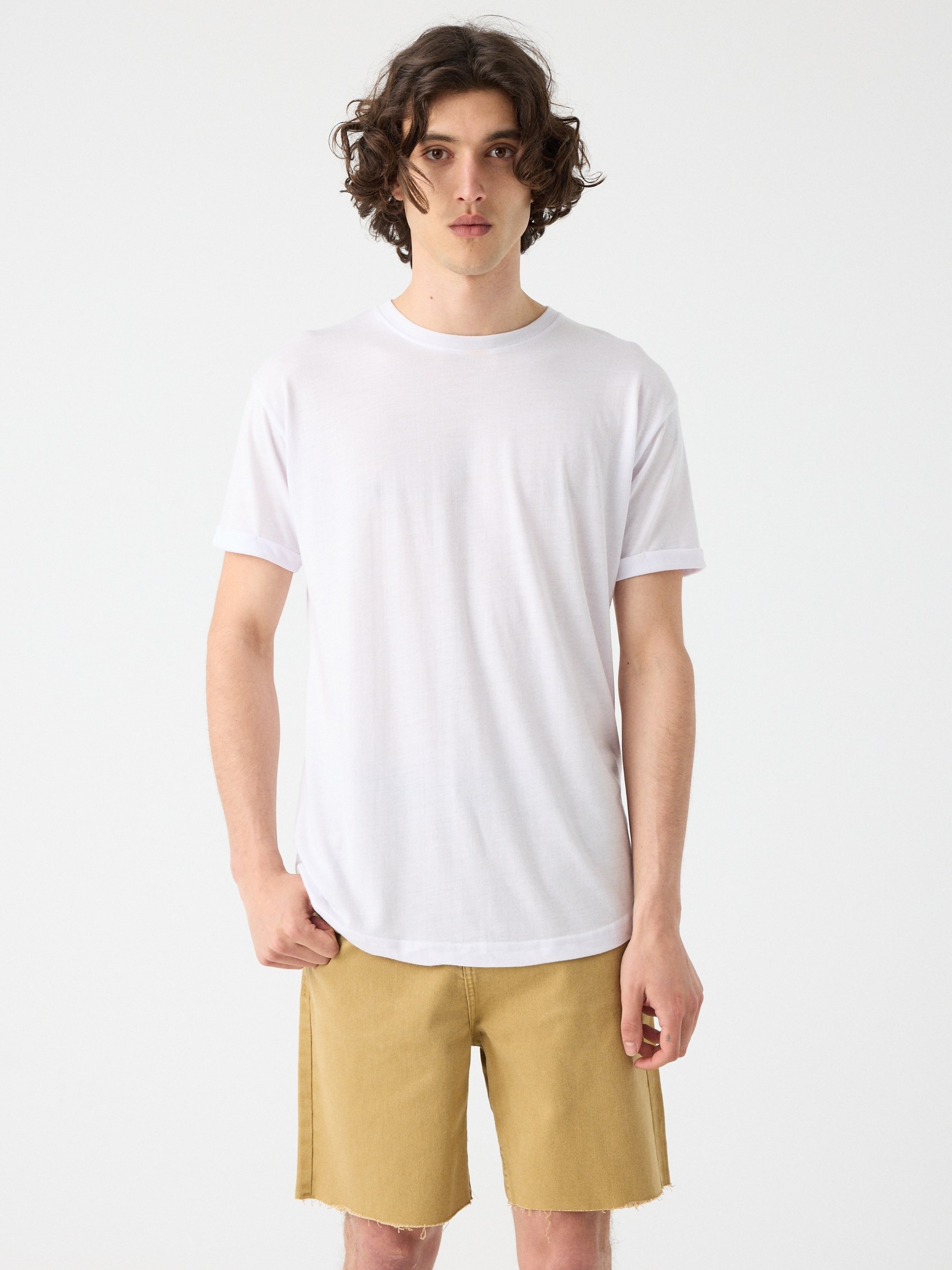 Bermuda jeans com cinco bolsos camel vista meia frontal