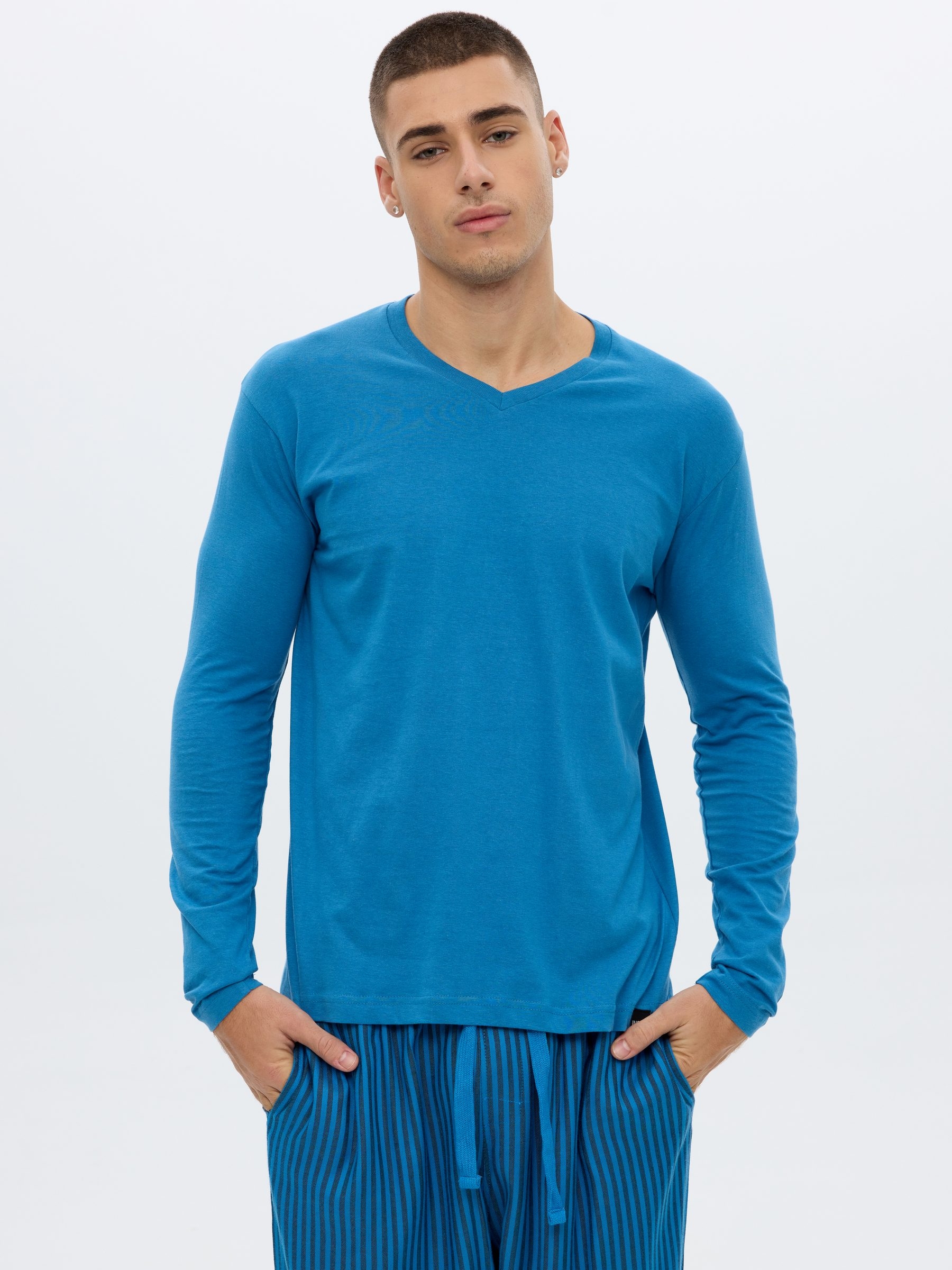 Calças de pijama azul às riscas azul vista meia frontal