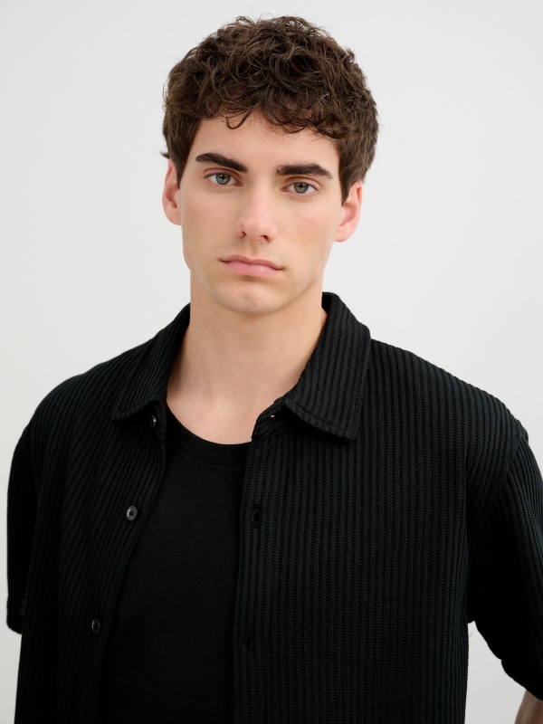 Ribbed button shirt black detail view