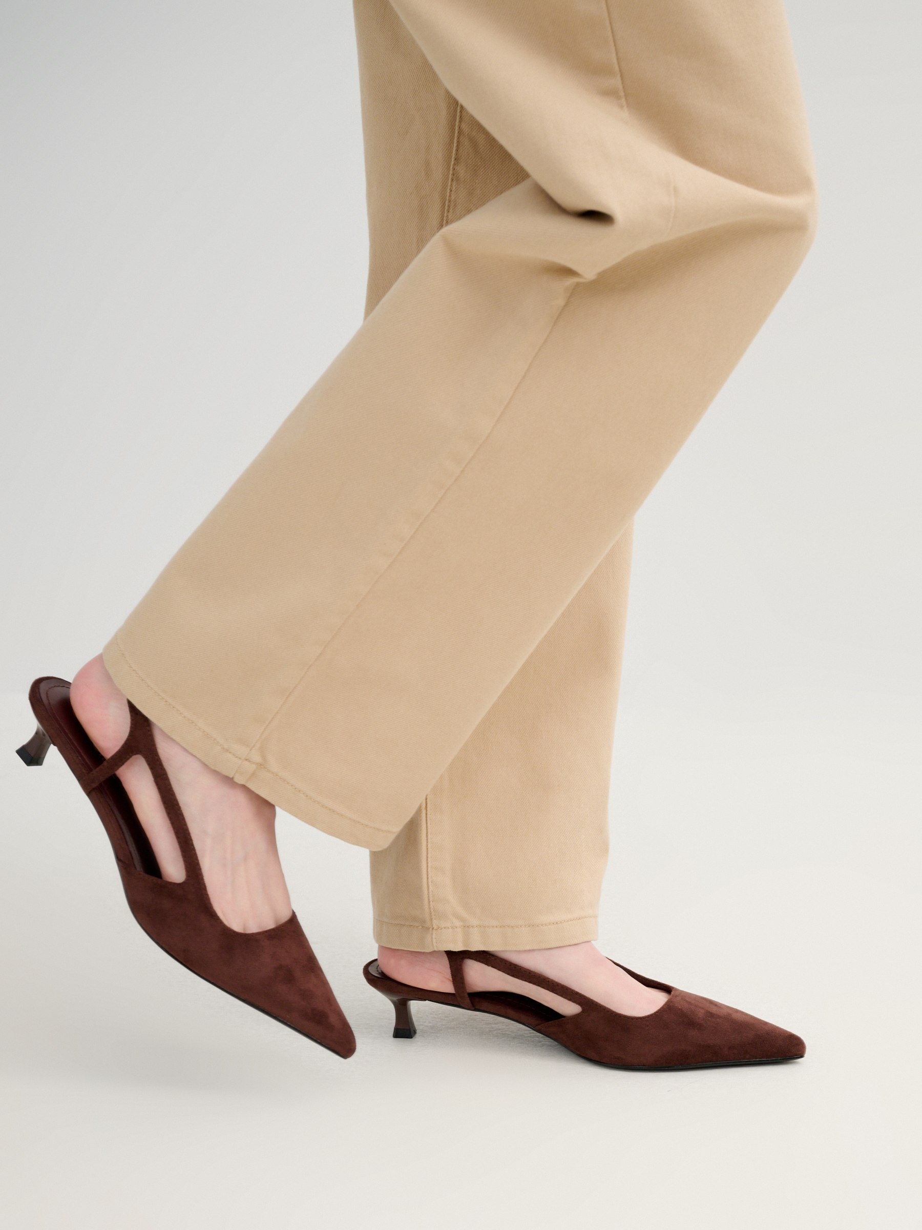 Strappy faux leather sandal brown