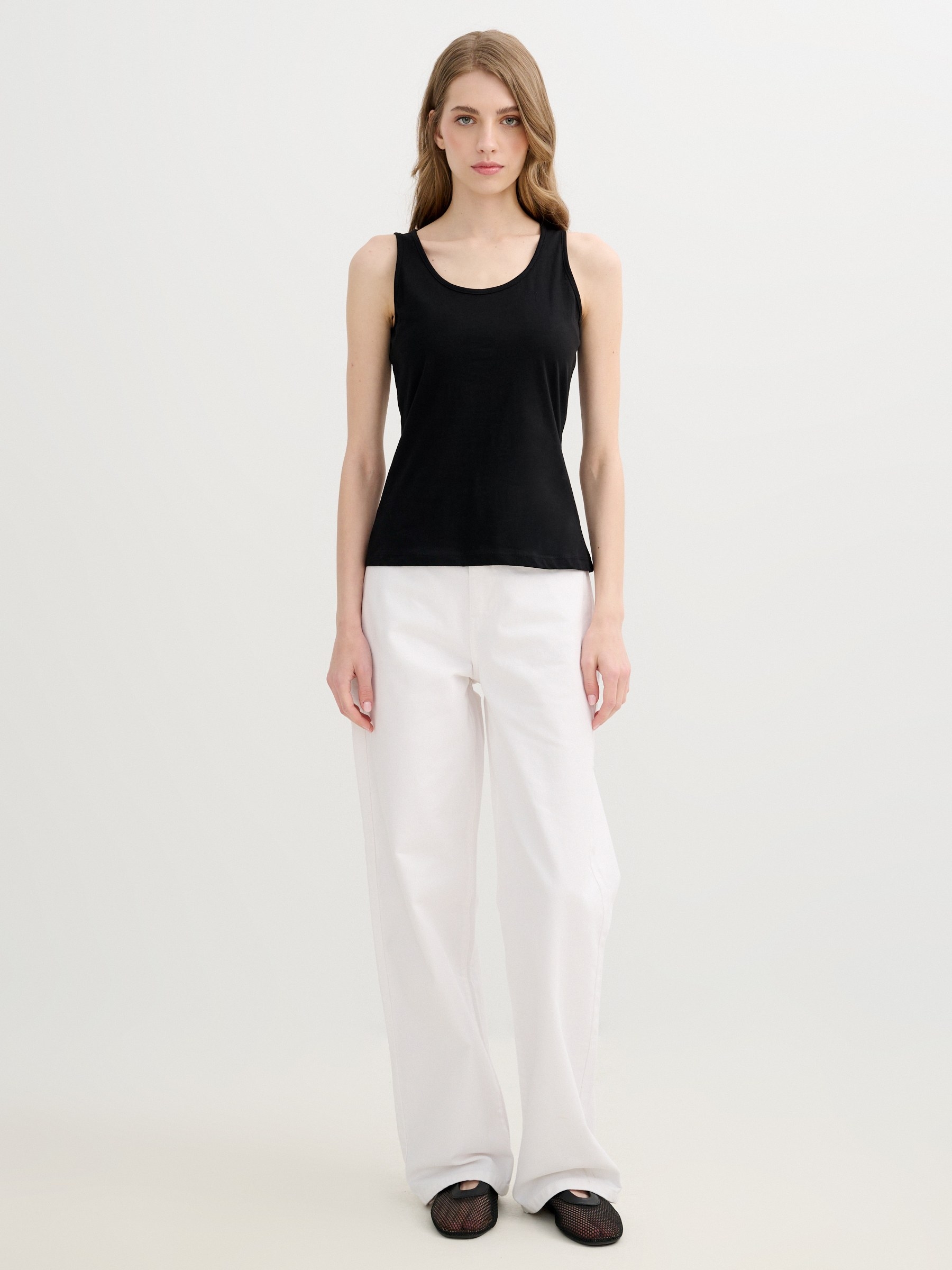 Basic sleeveless shirt black middle front view