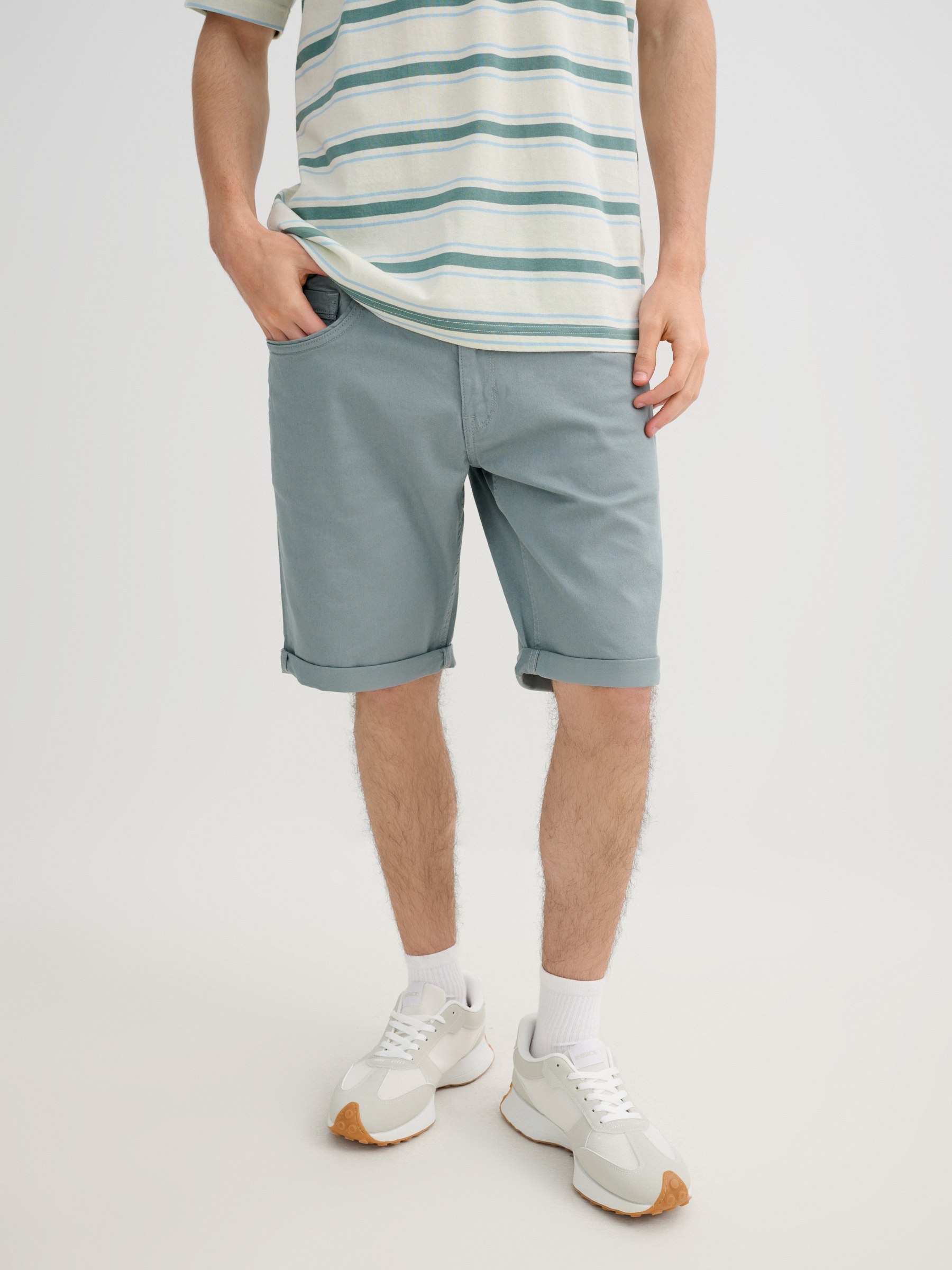 Bermuda slim gabardine grey middle front view