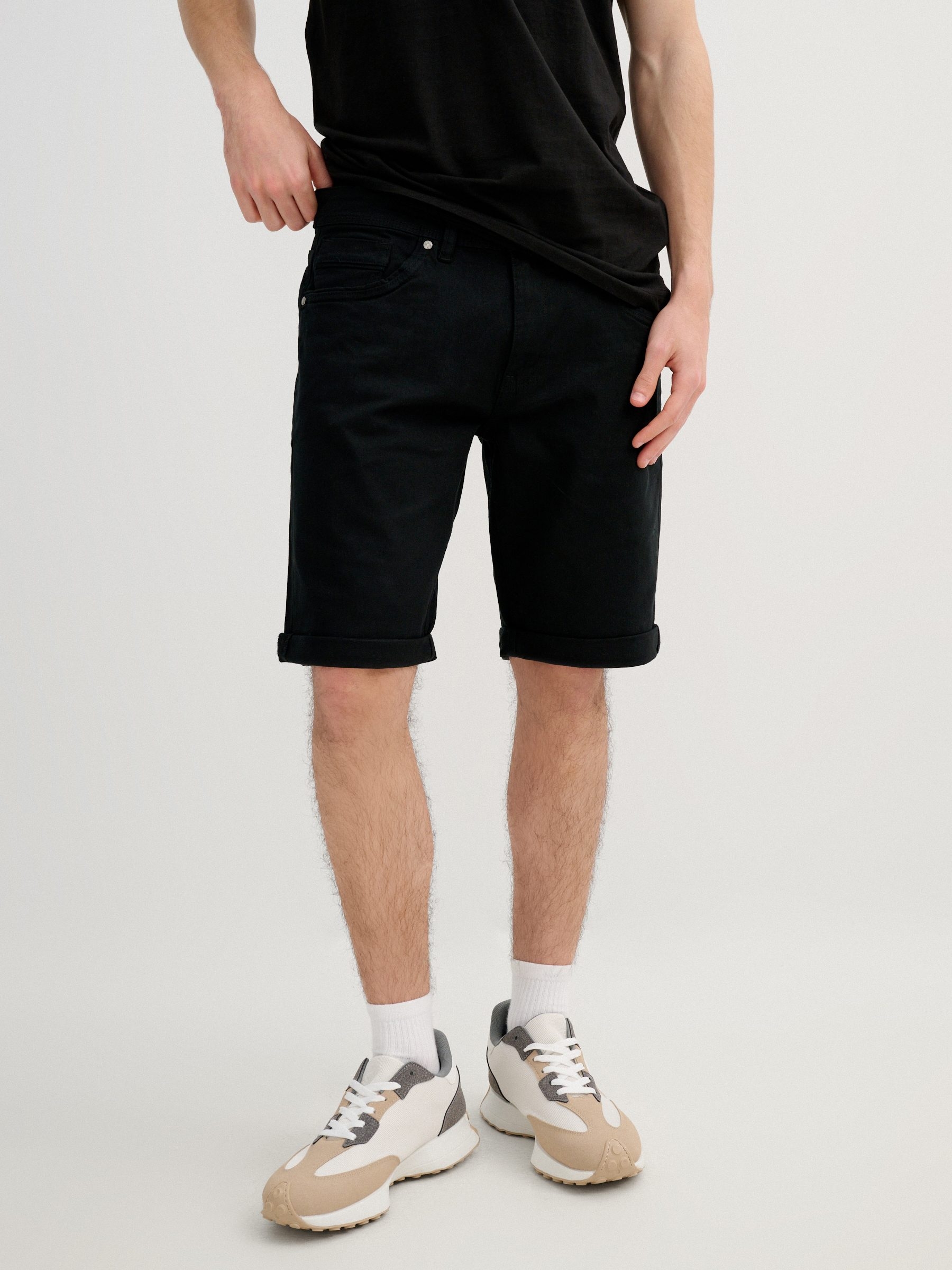 Bermuda slim gabardine black middle front view