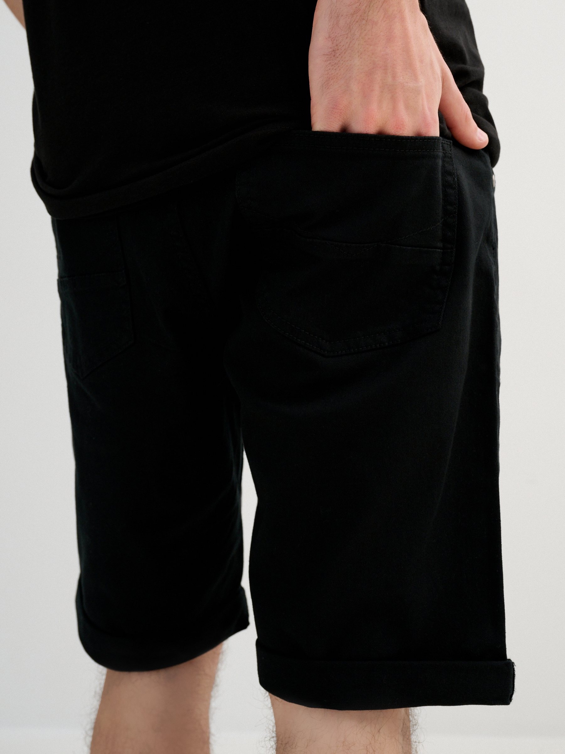 Bermuda slim gabardina negro vista media frontal