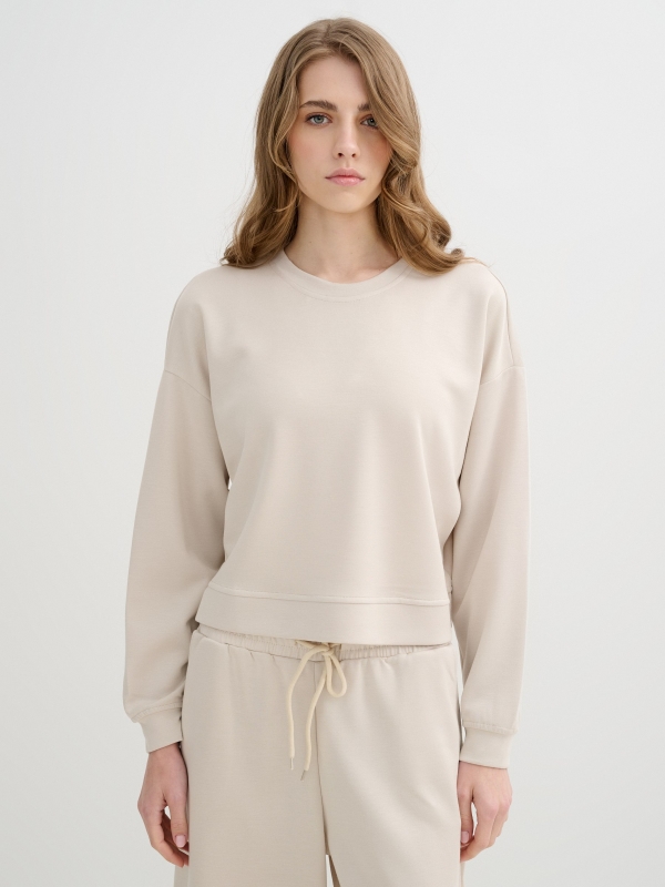 Basic crew neck sweatshirt raw middle front view