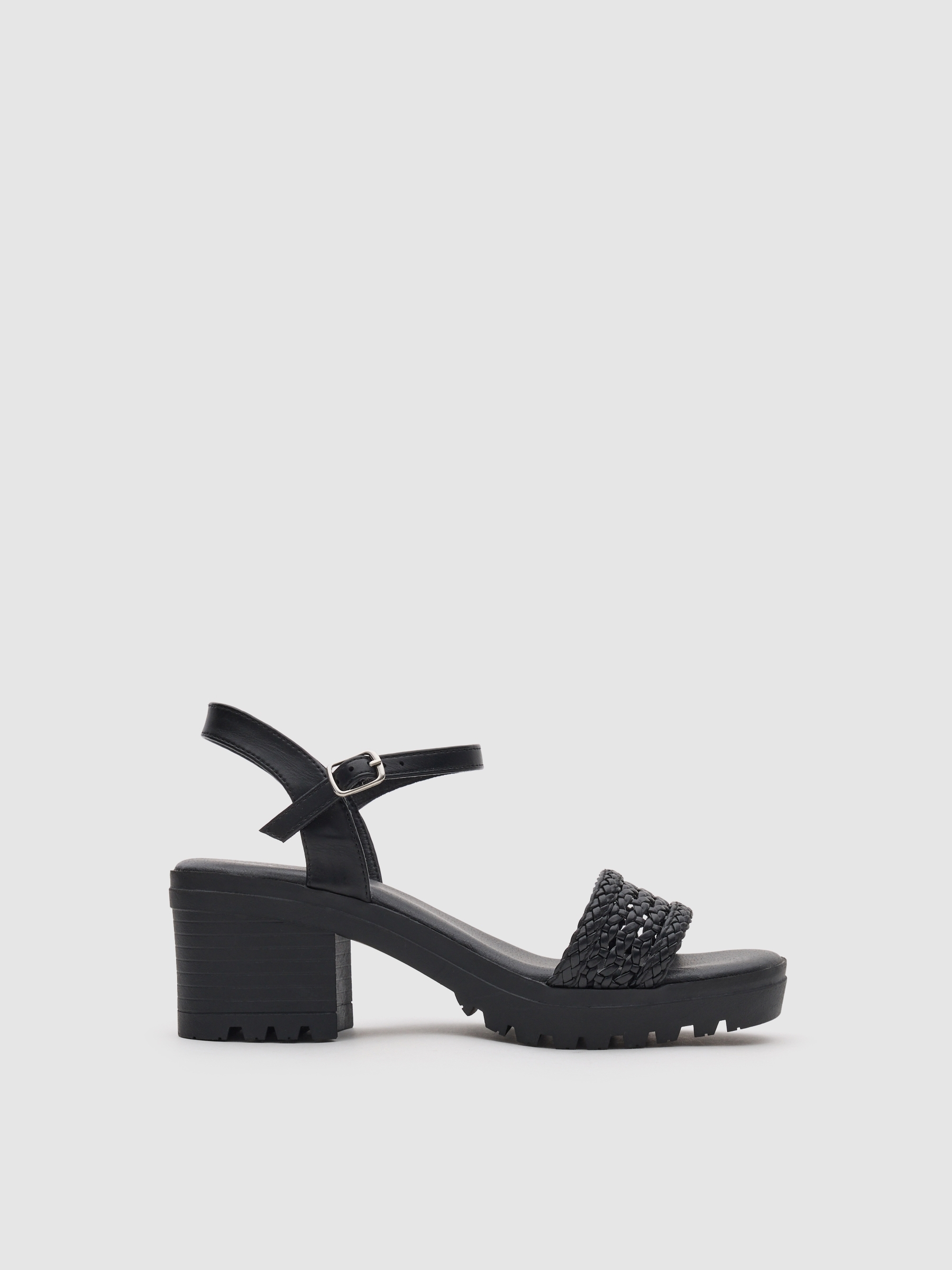 Sandália plataforma tiras