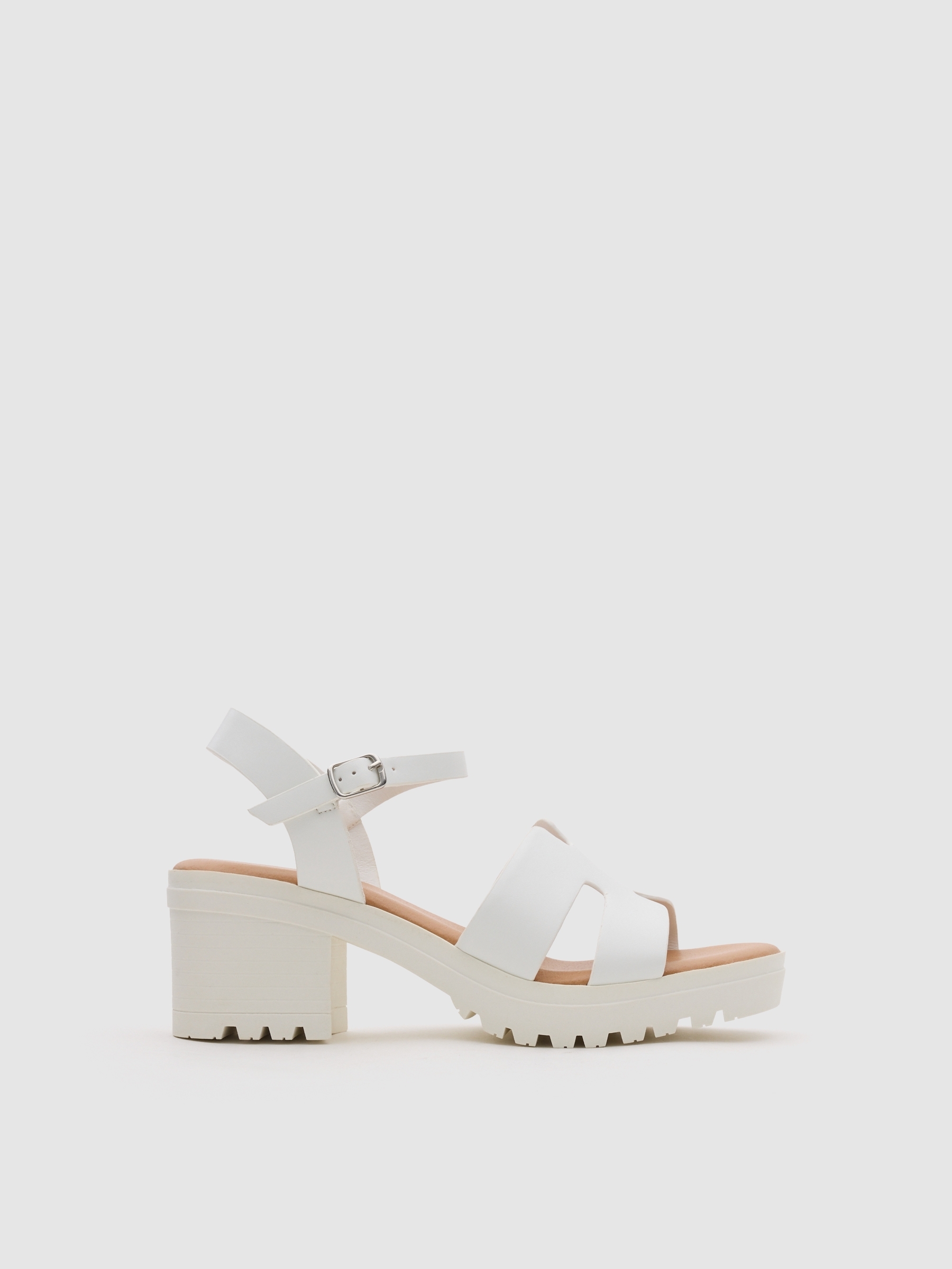 Crossed strap platform sandal