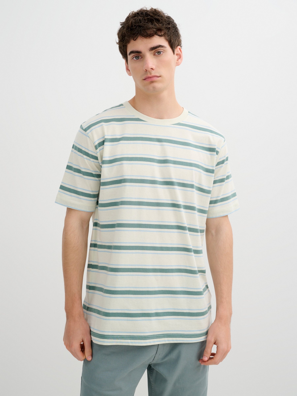 Camiseta listrada manga curta off white vista meia frontal