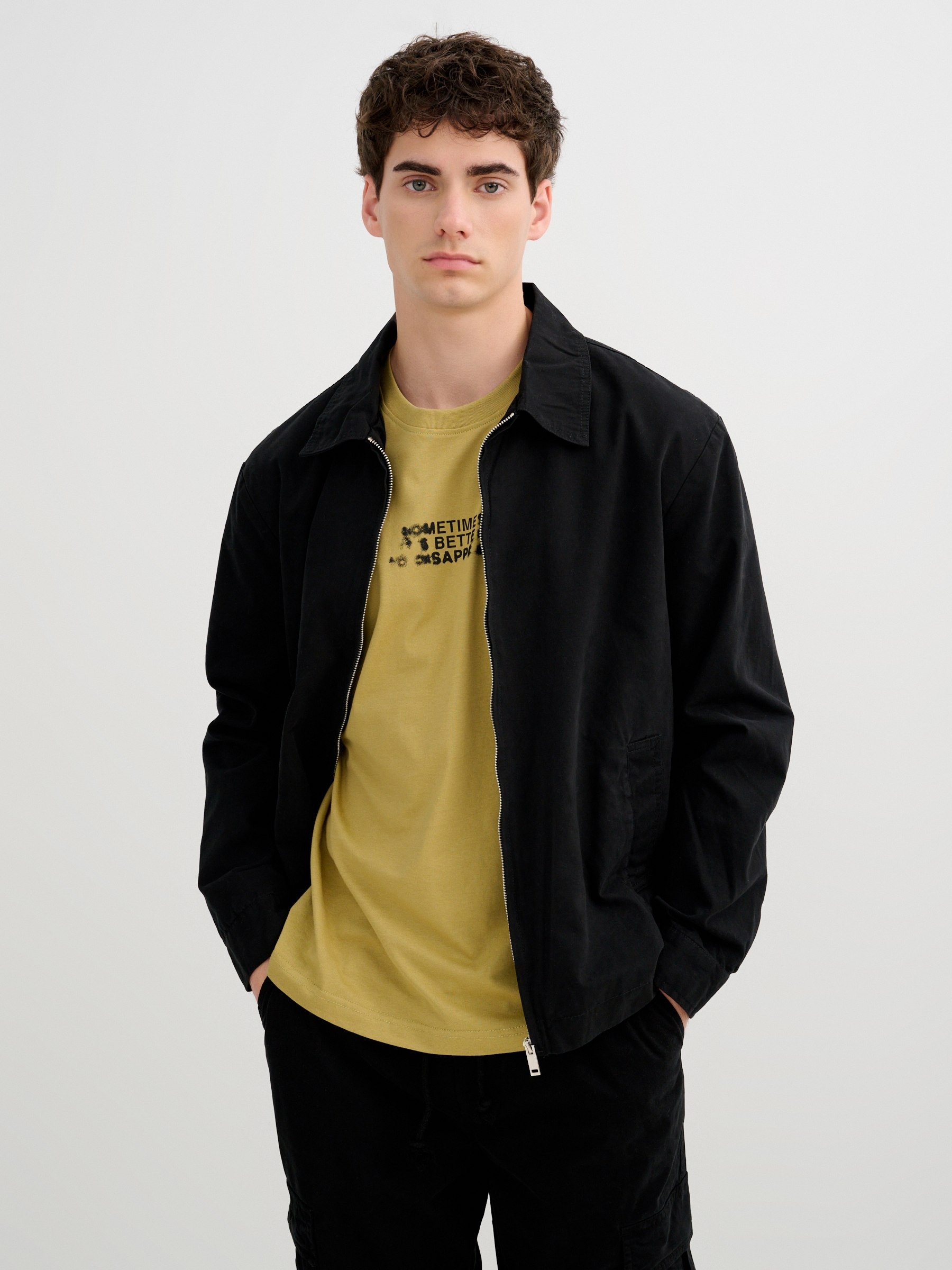 Plain jacket with zipper black middle front view