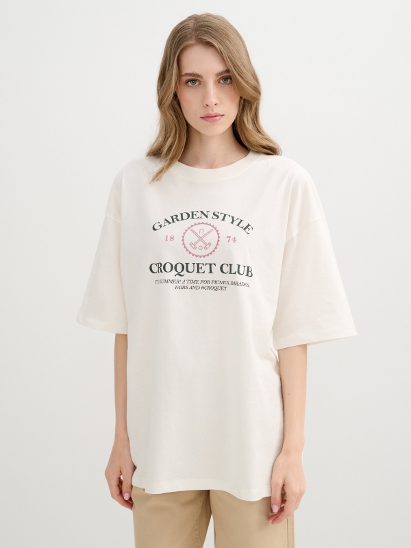 Camiseta Garden Style Oversize off white vista meia frontal