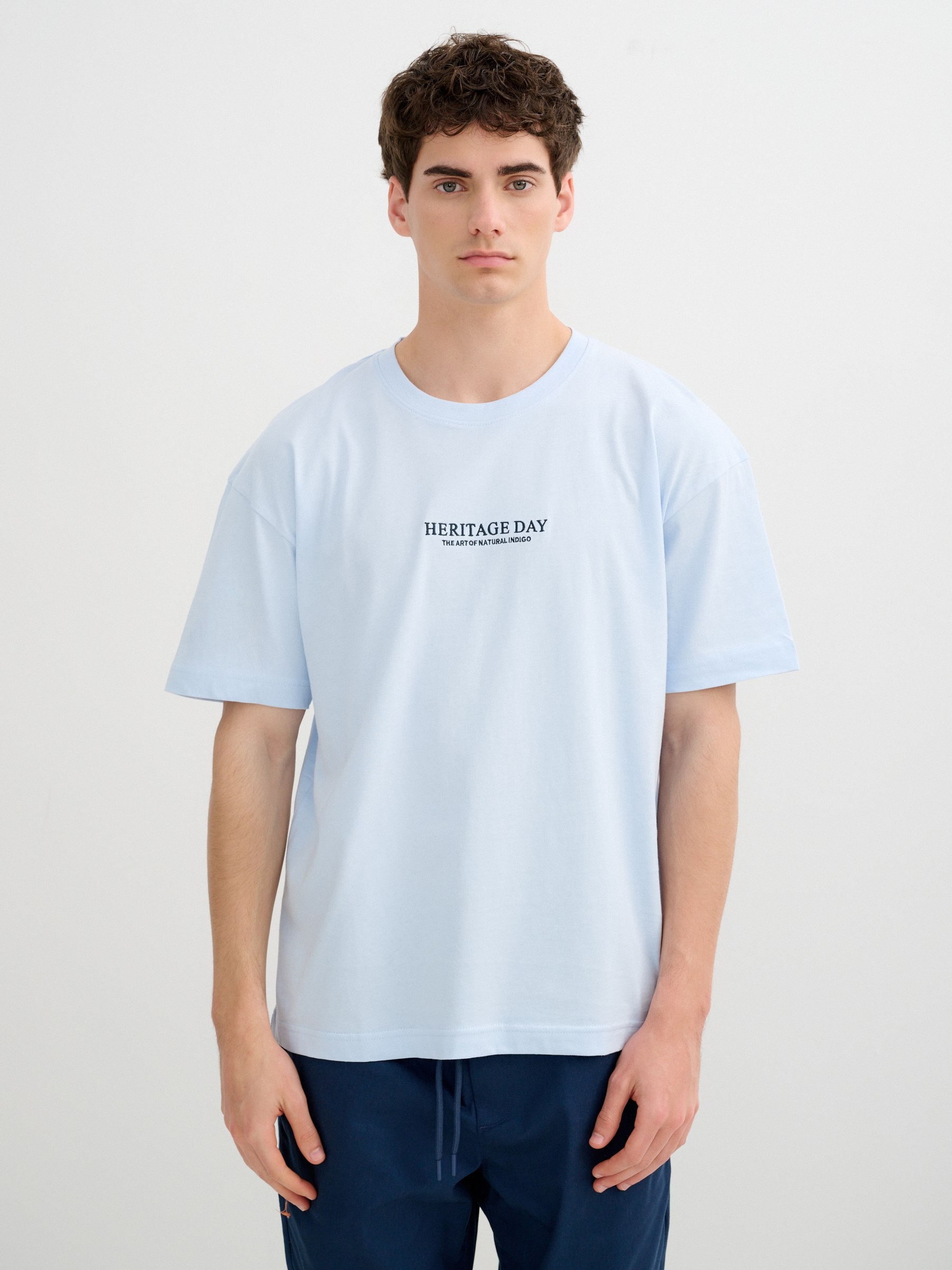 Camiseta Heritage Day azul celeste vista media frontal