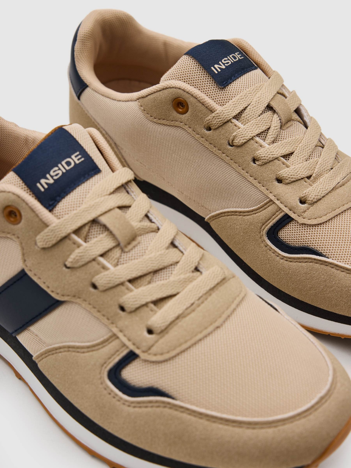 Zapatillas nylon running combinadas beige vista detalle