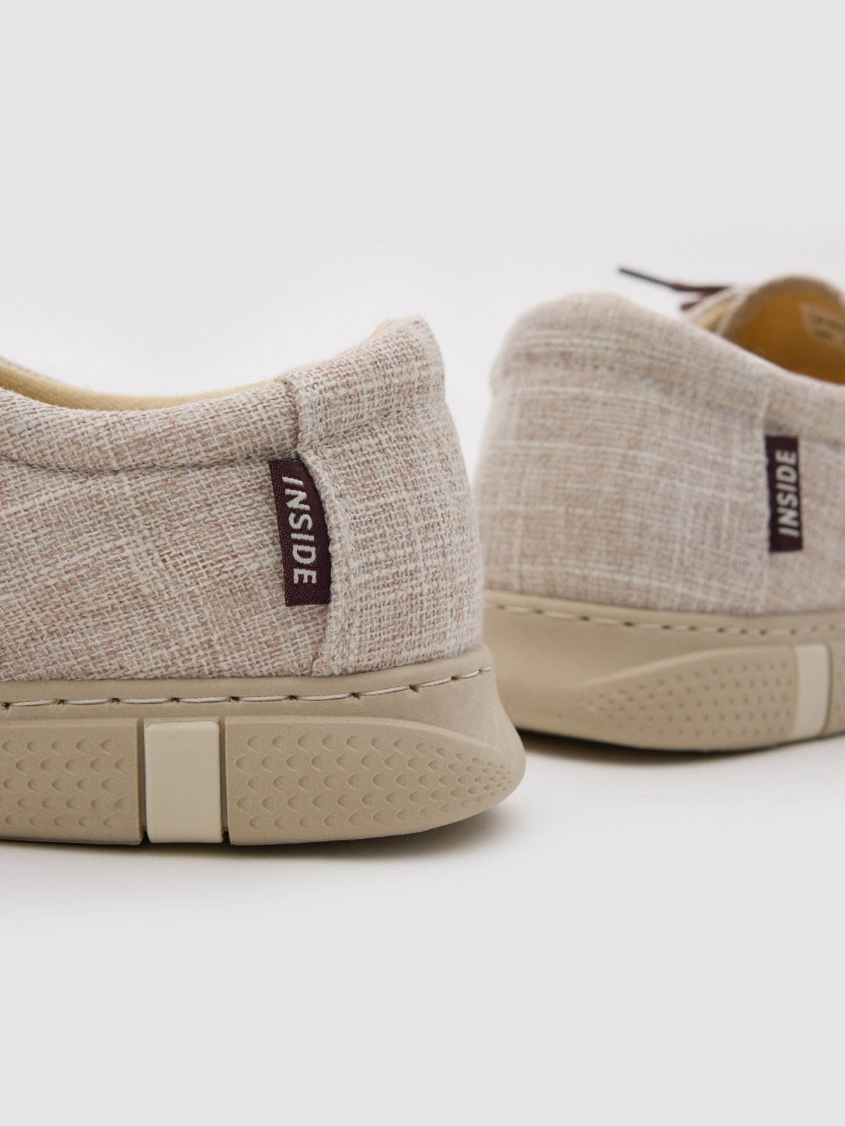 Lona casual esportiva areia vista detalhe