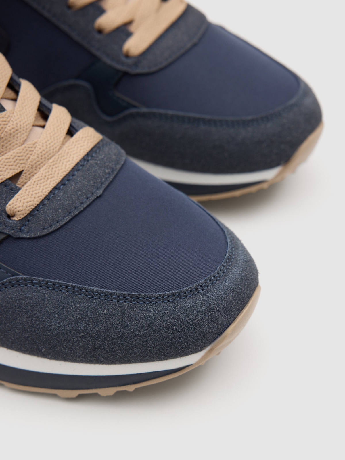 Combined nylon running shoes blue detail view