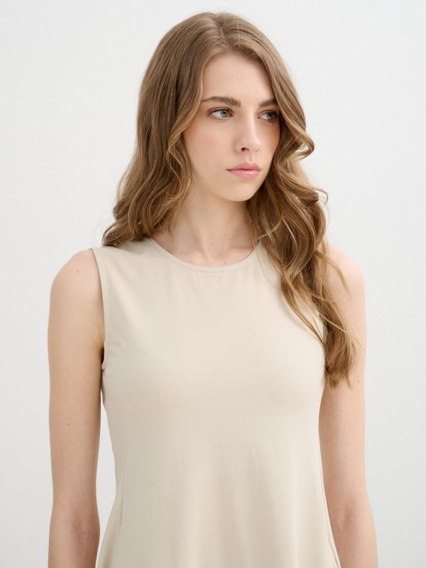 Vestido midi evasê sem mangas crua vista geral frontal