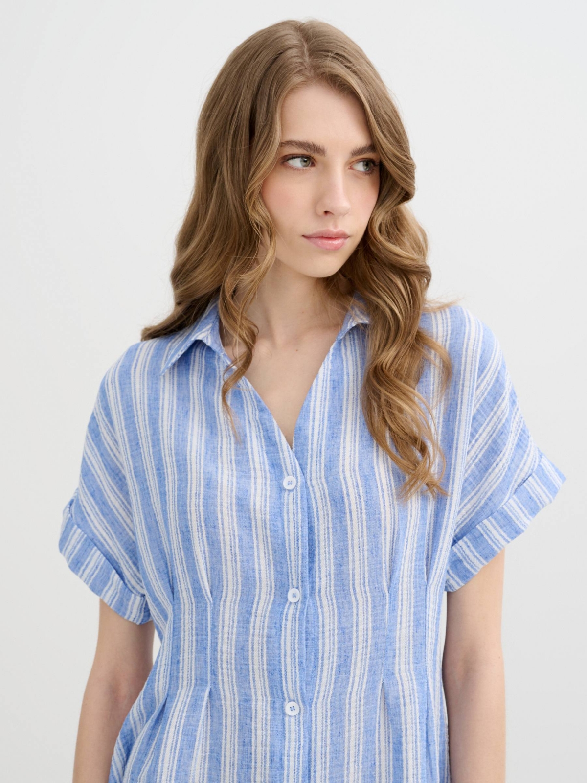 Vestido camisola listrado azul marinho vista detalhe