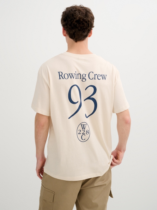 Camiseta casual com mensagem crua vista meia traseira