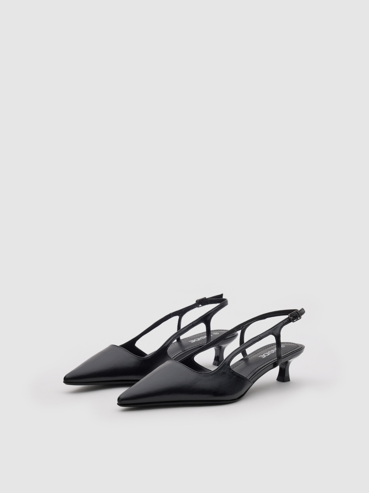 Sandália tiras kitten heel preto vista frontal 45º