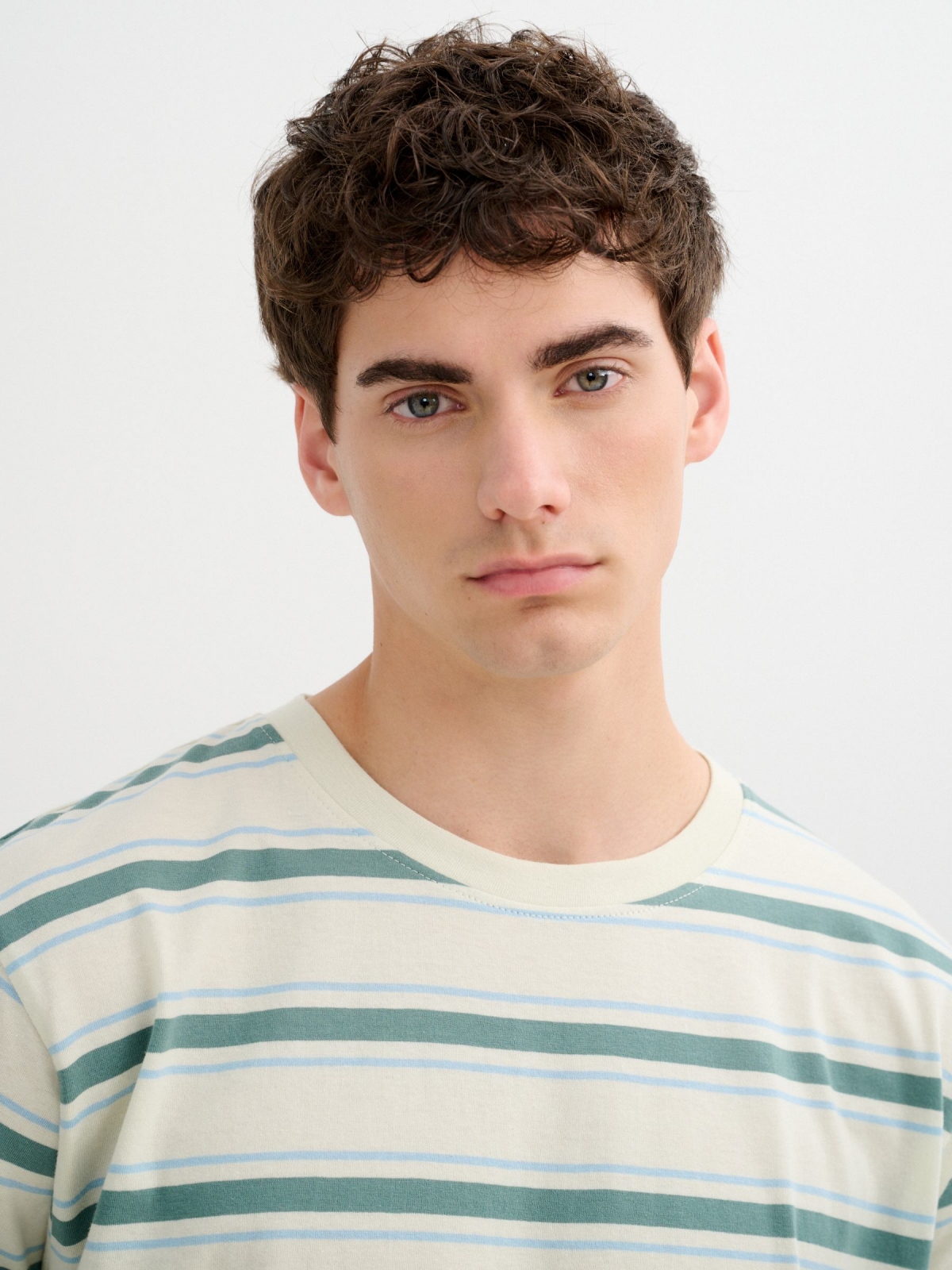 Short sleeve striped t-shirt off white detail view