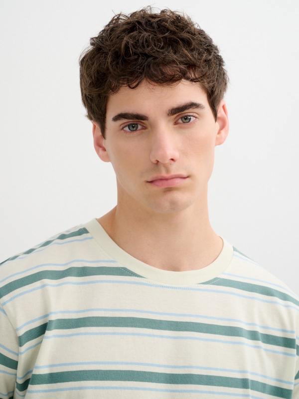 Short sleeve striped t-shirt off white detail view
