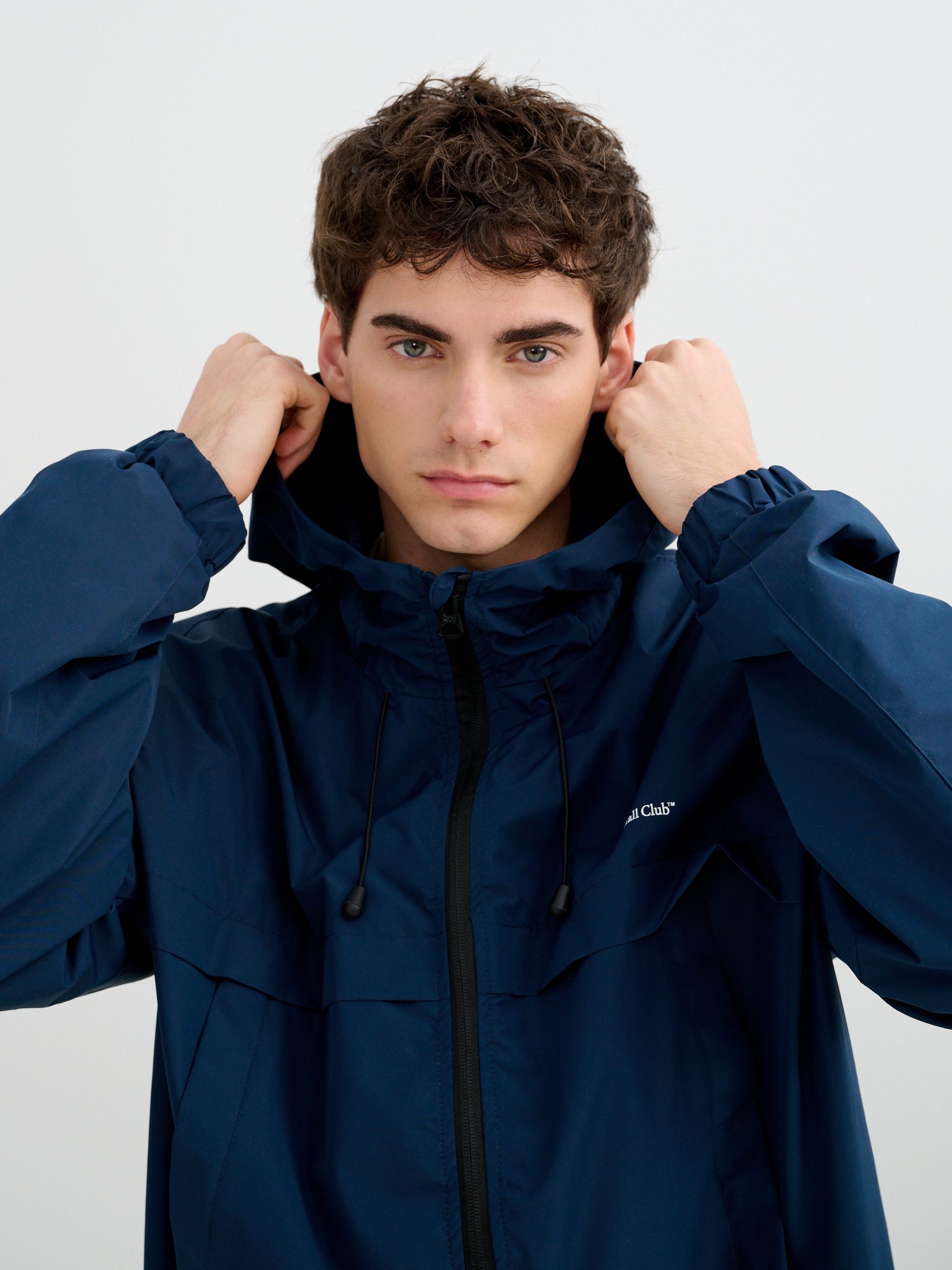 Light jacket with hood and zipper