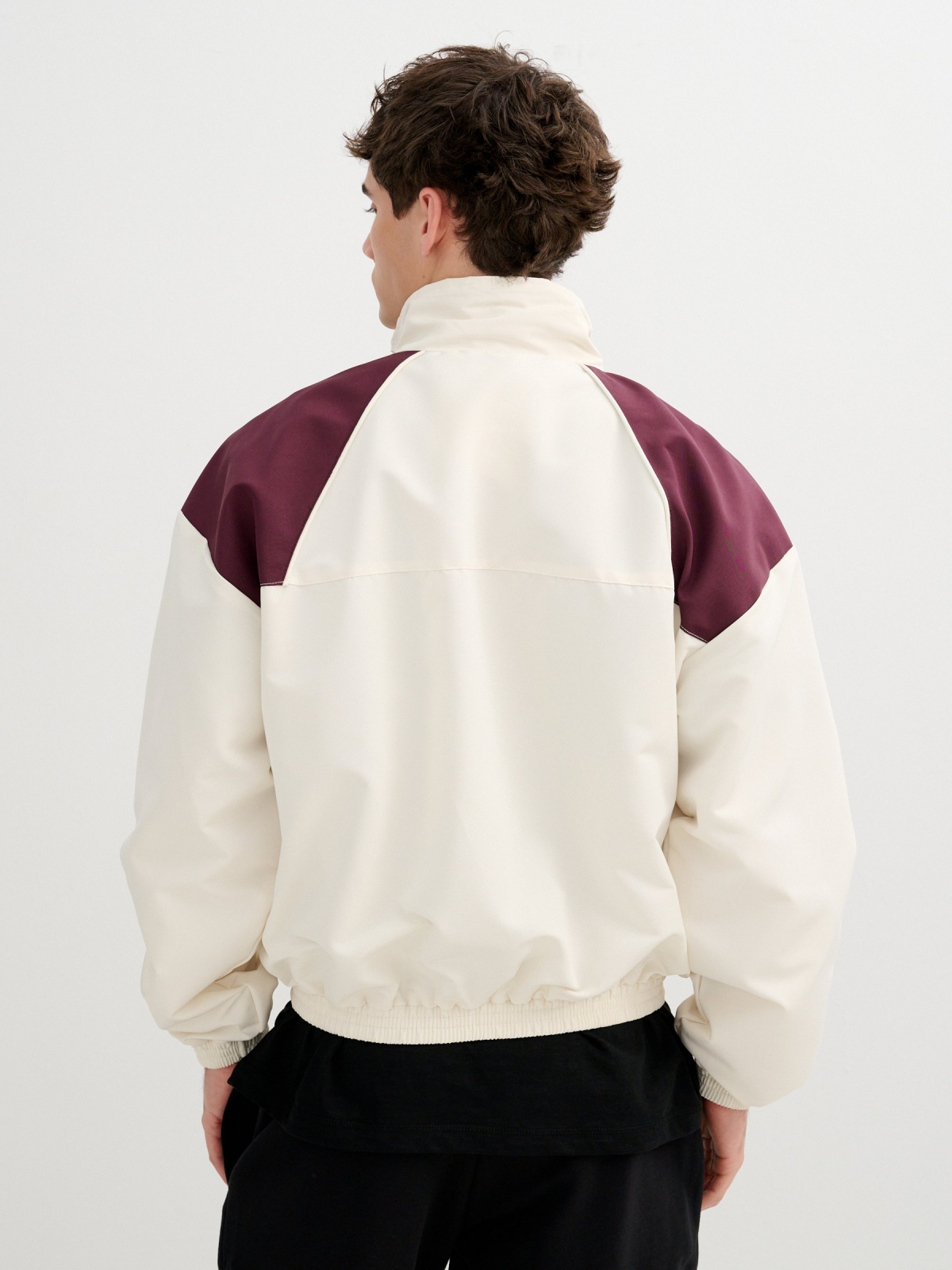 Casaco de nylon com fecho éclair off white vista meia traseira