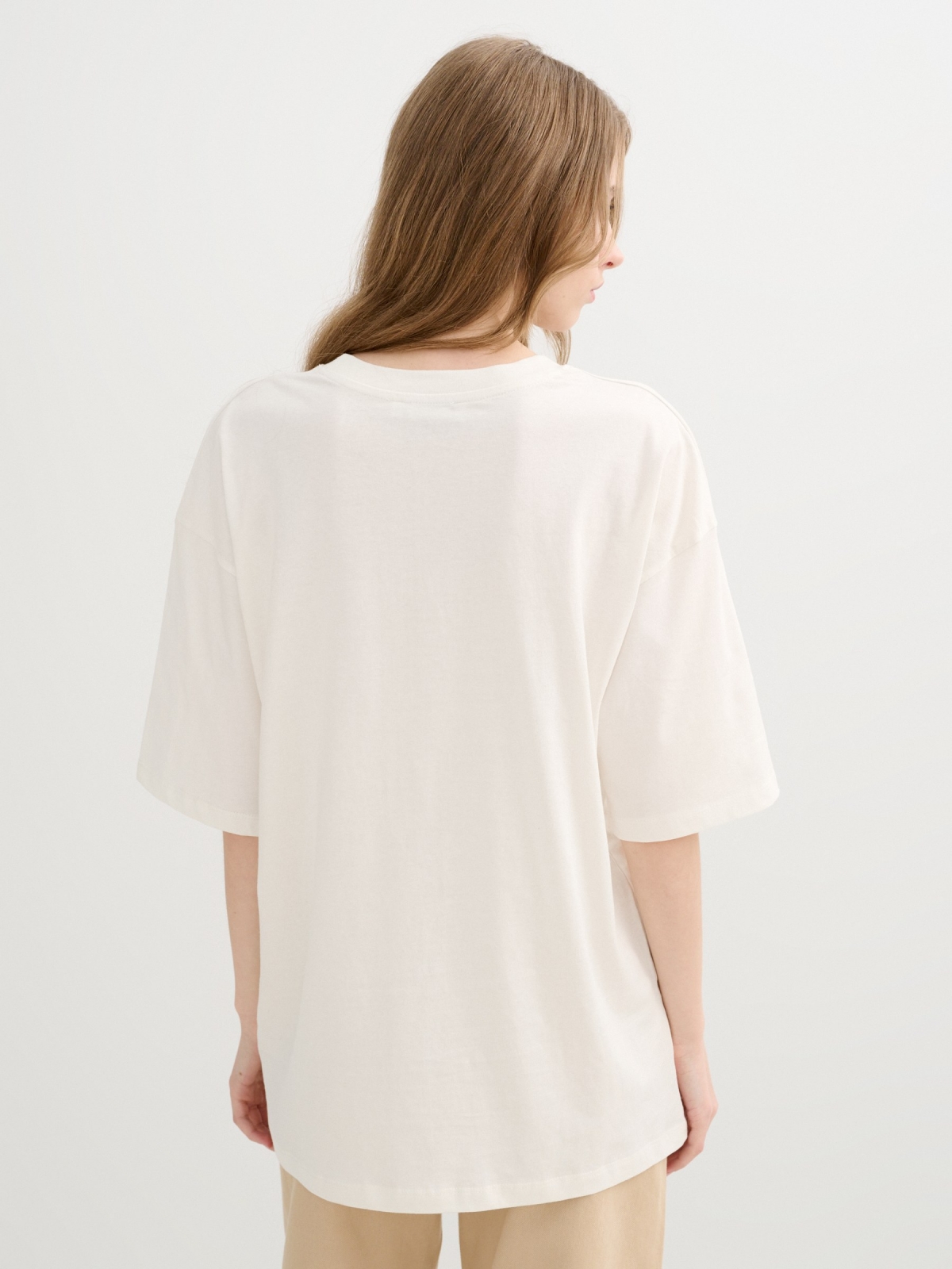 Garden Style Oversize T-shirt off white middle back view