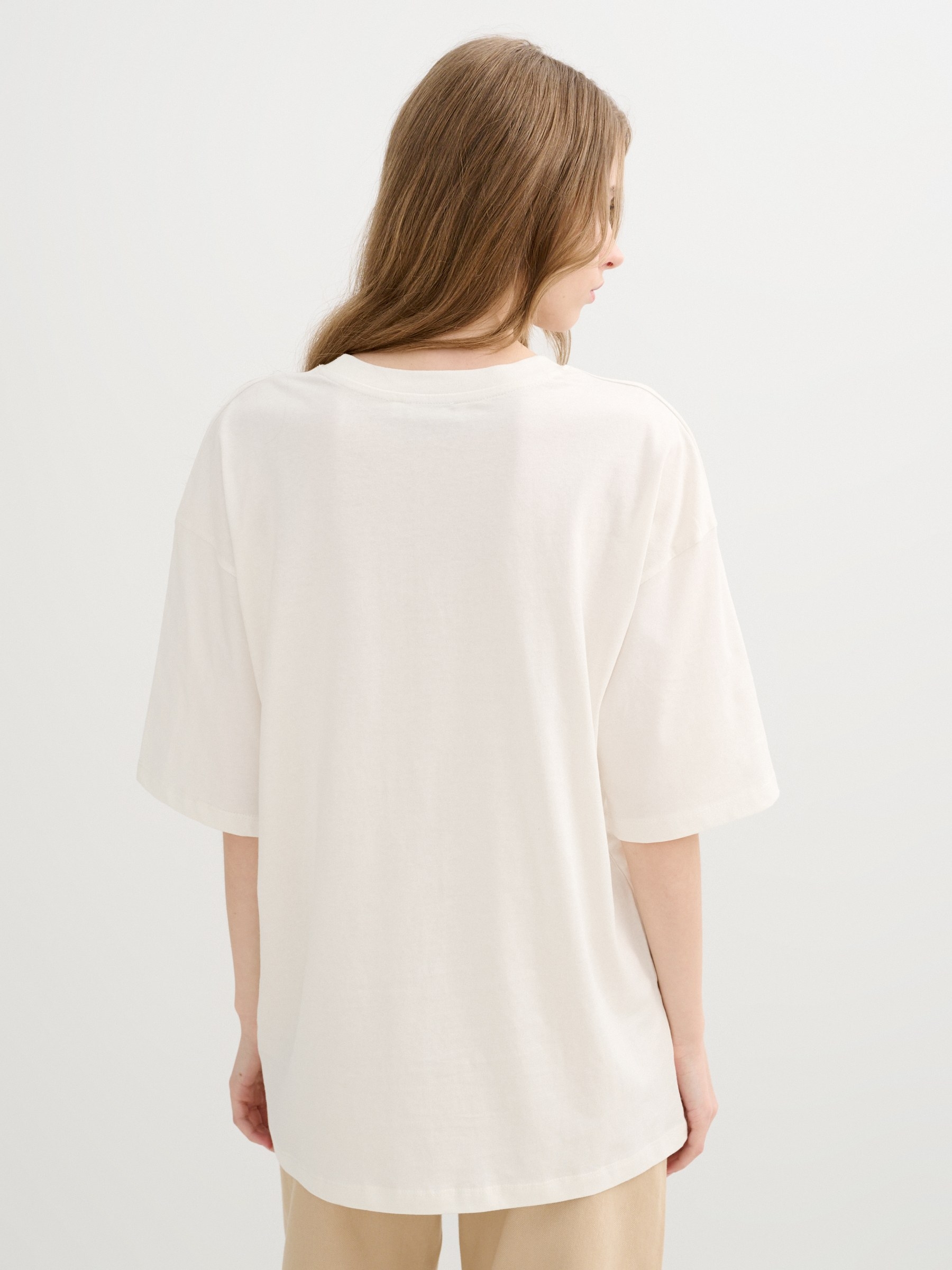Camiseta Garden Style Oversize off white vista meia frontal
