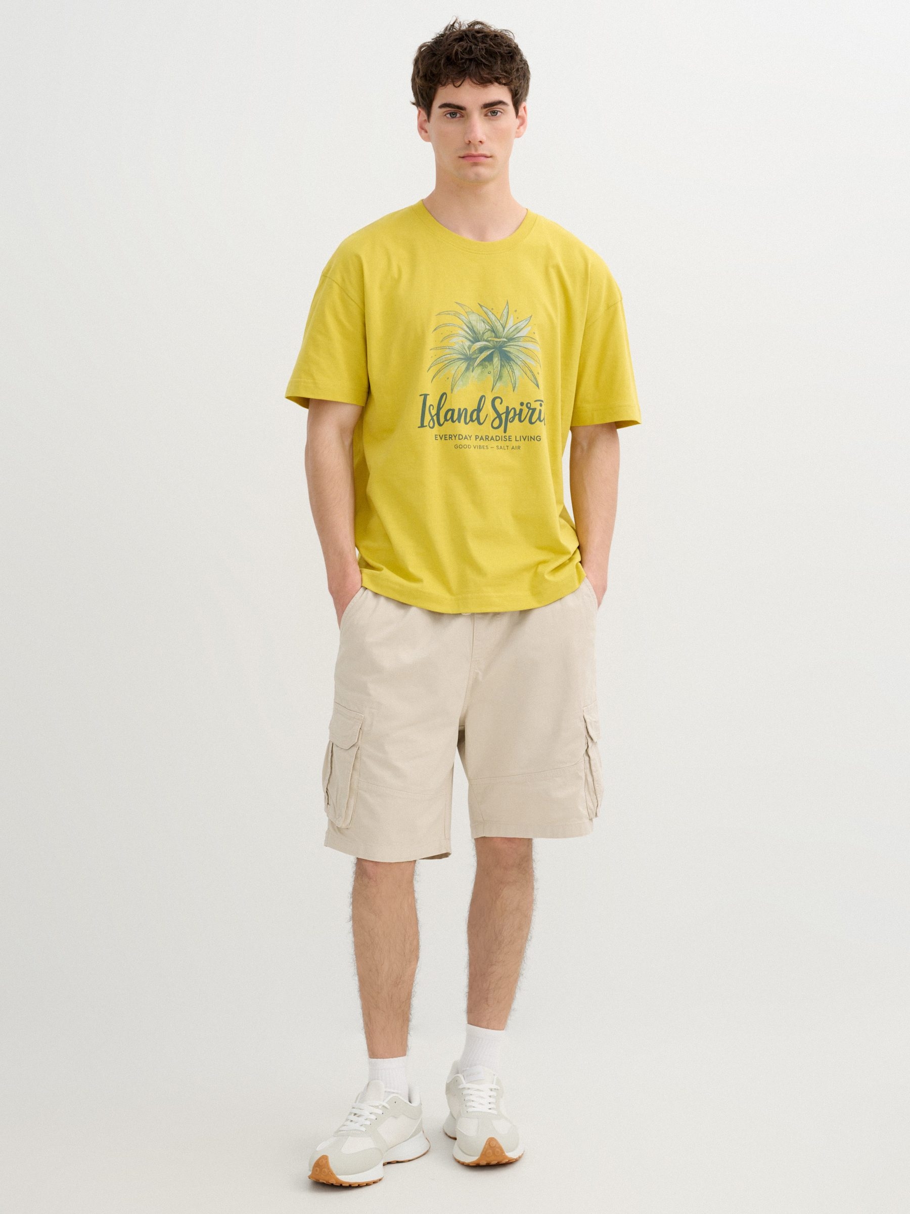 Camiseta Island Spirit Manga Corta amarillo vista media frontal