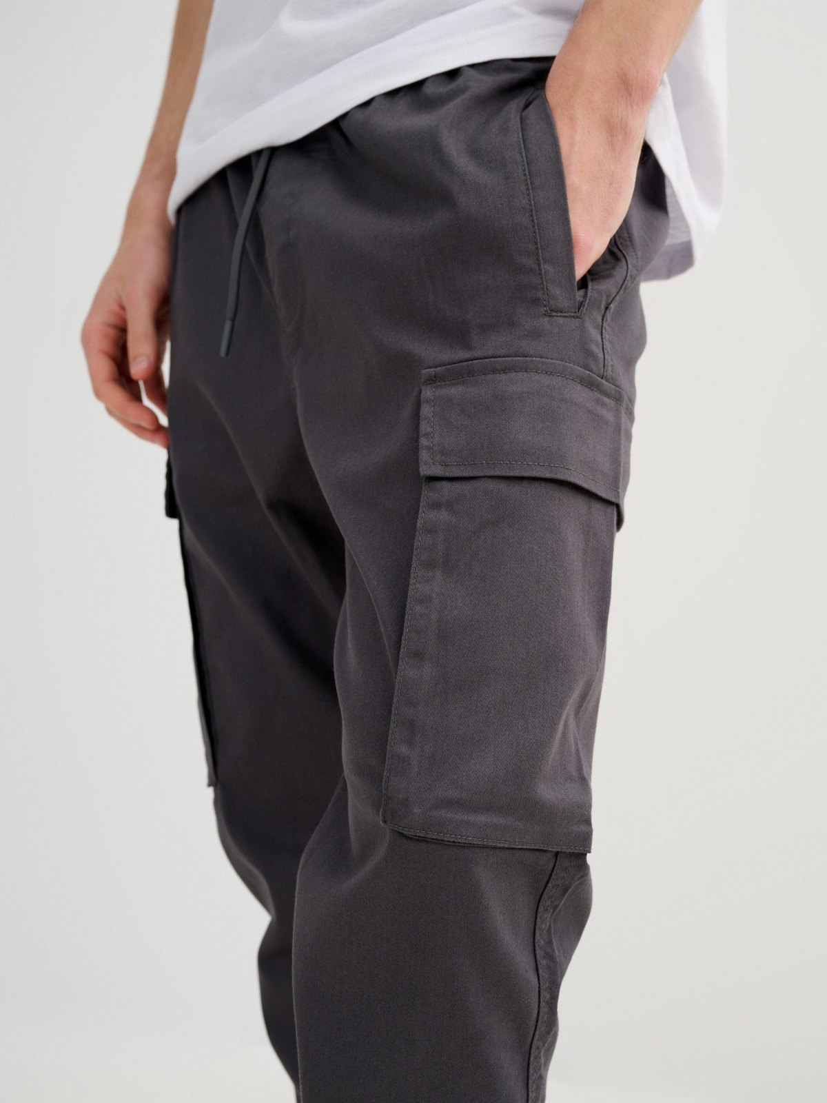 Jogger bolsos casual azul vista detalhe