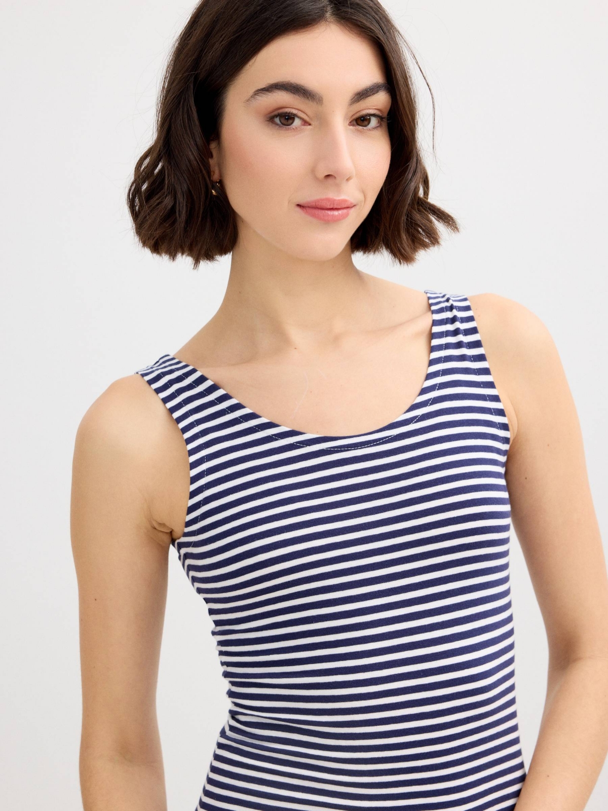 Vestido de malha midi listrado azul marinho vista geral frontal