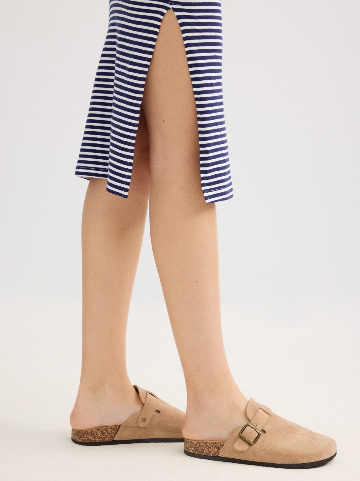 Vestido de malha midi listrado azul marinho vista detalhe