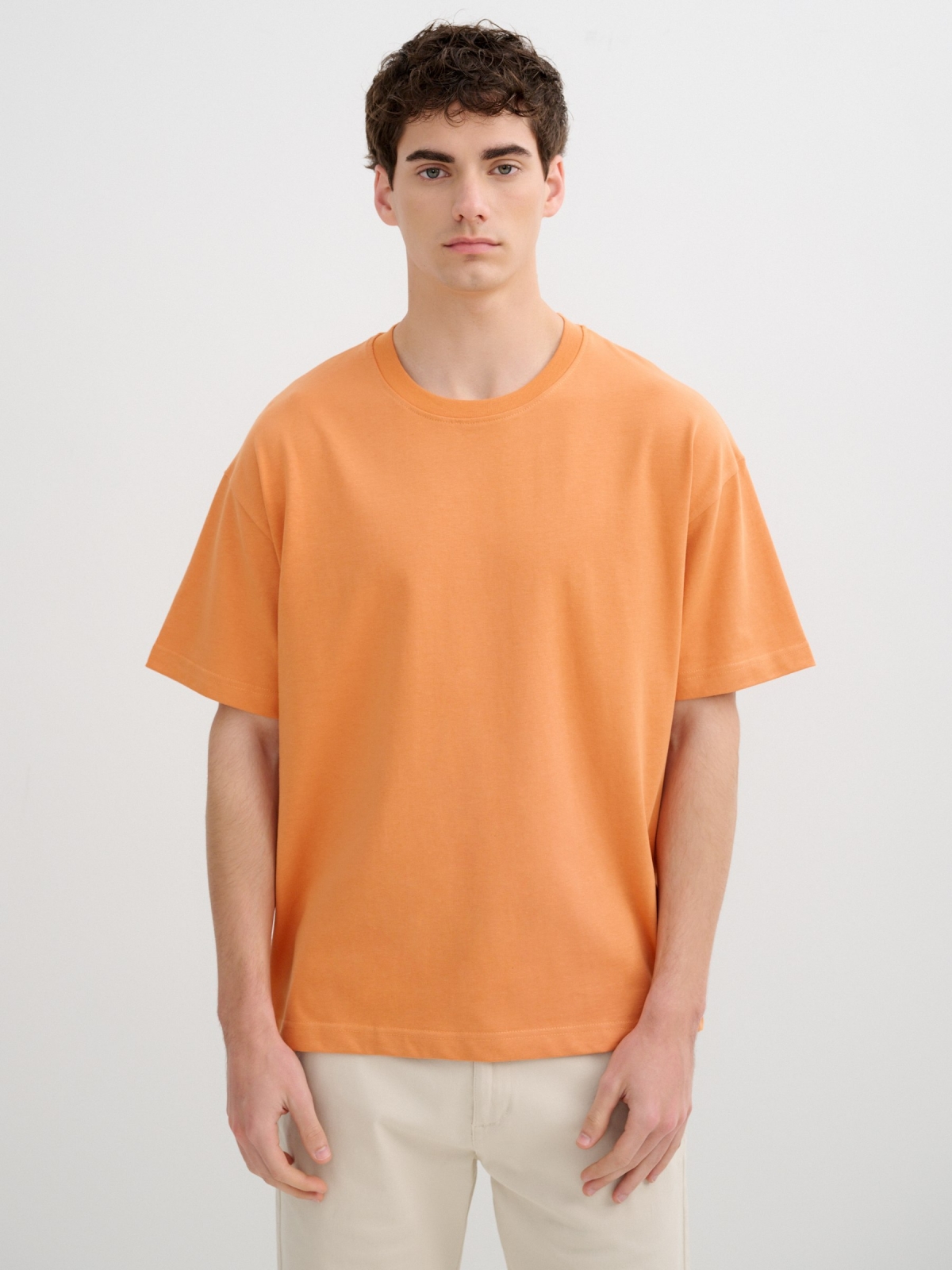 Camiseta básica de algodón coral vista media frontal