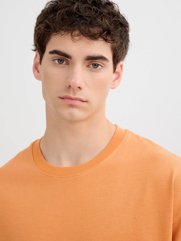 Basic cotton t-shirt coral detail view