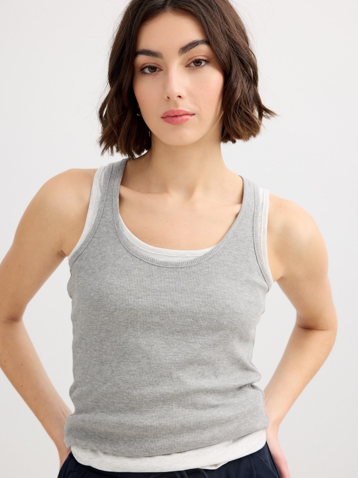 Camiseta básica de tirantes algodón melange medio vista detalle